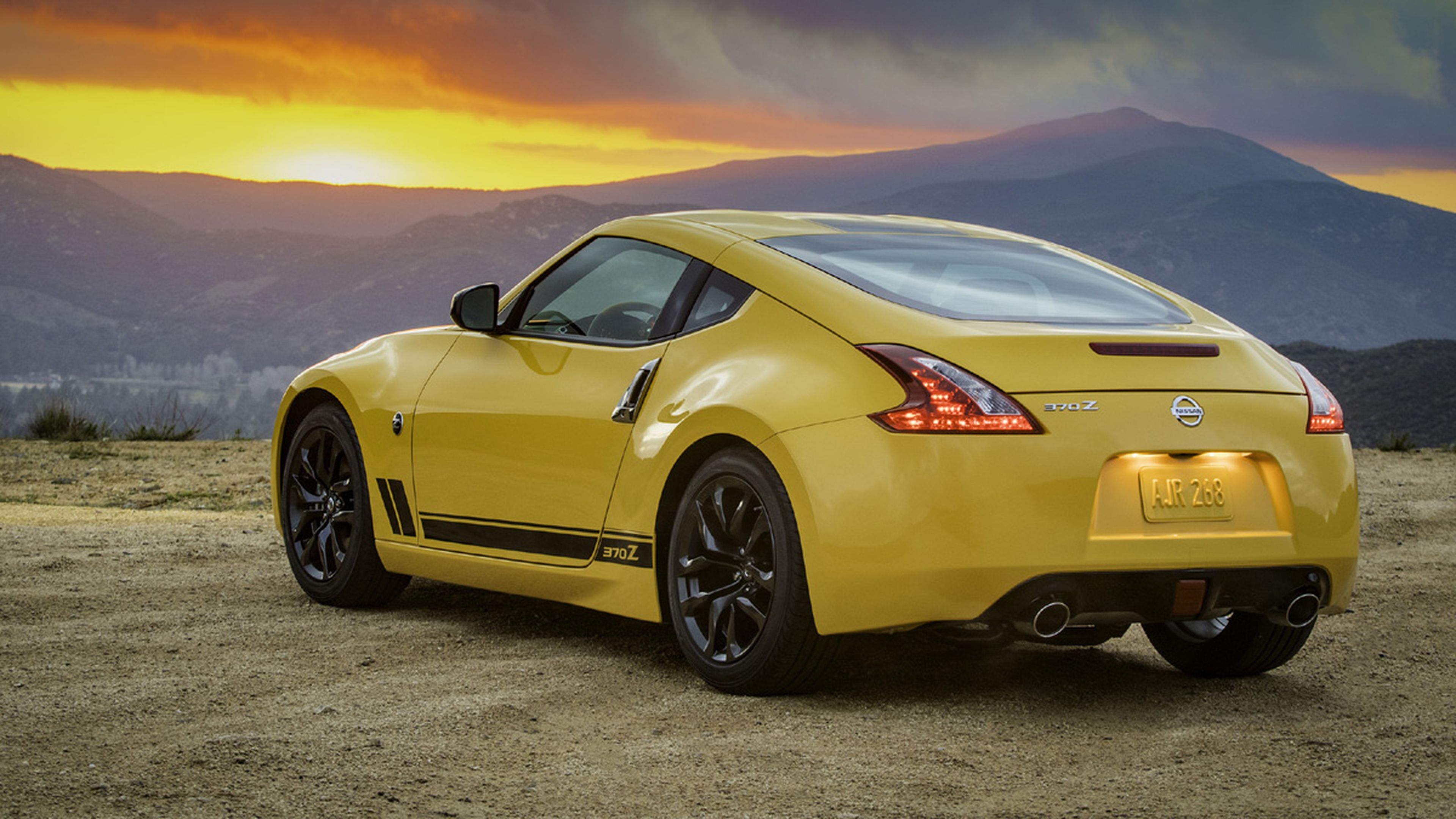 623793-nissan-370z-heritage-edition-tras