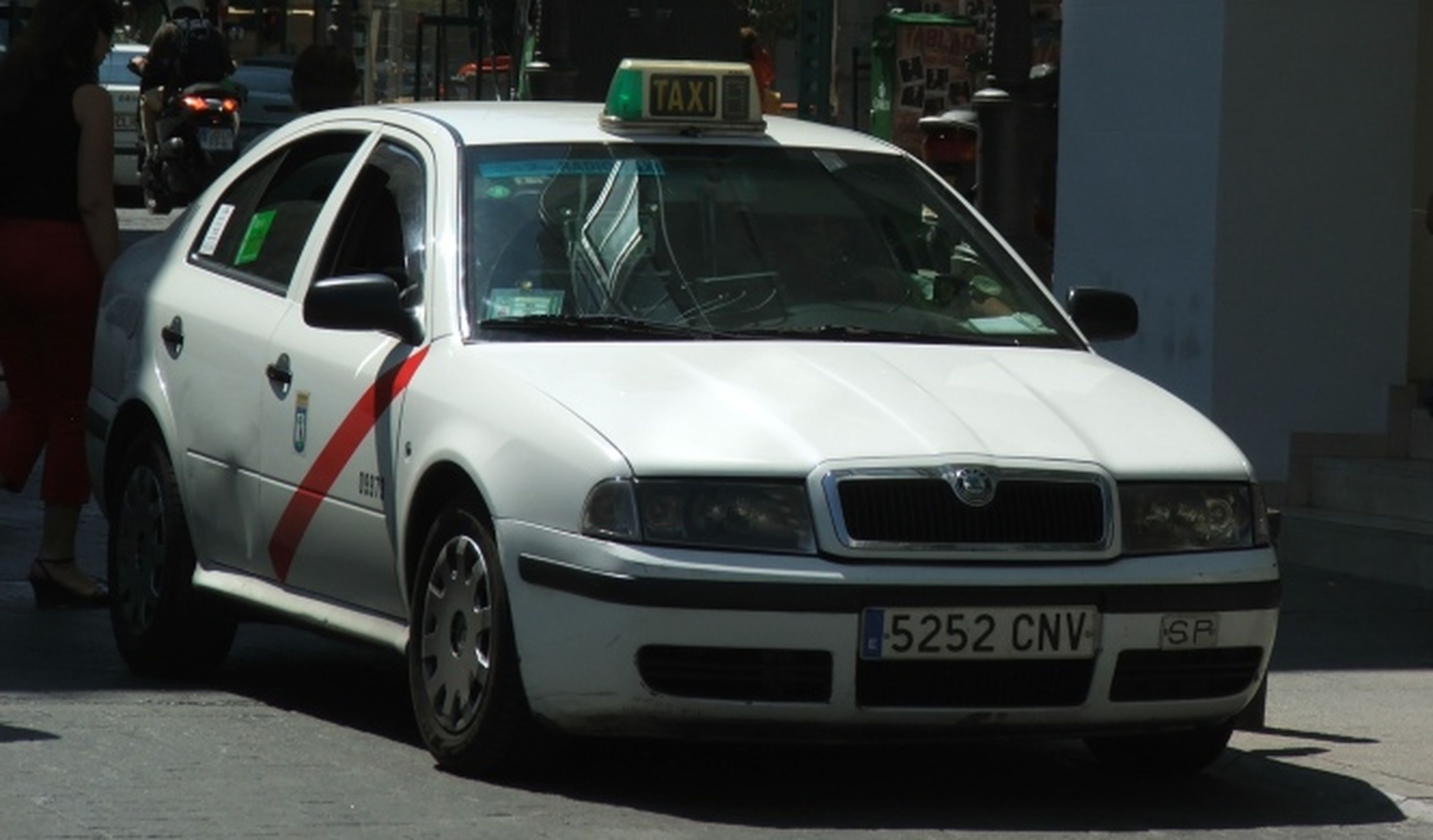 Así es la reventa ilegal de taxis en Madrid