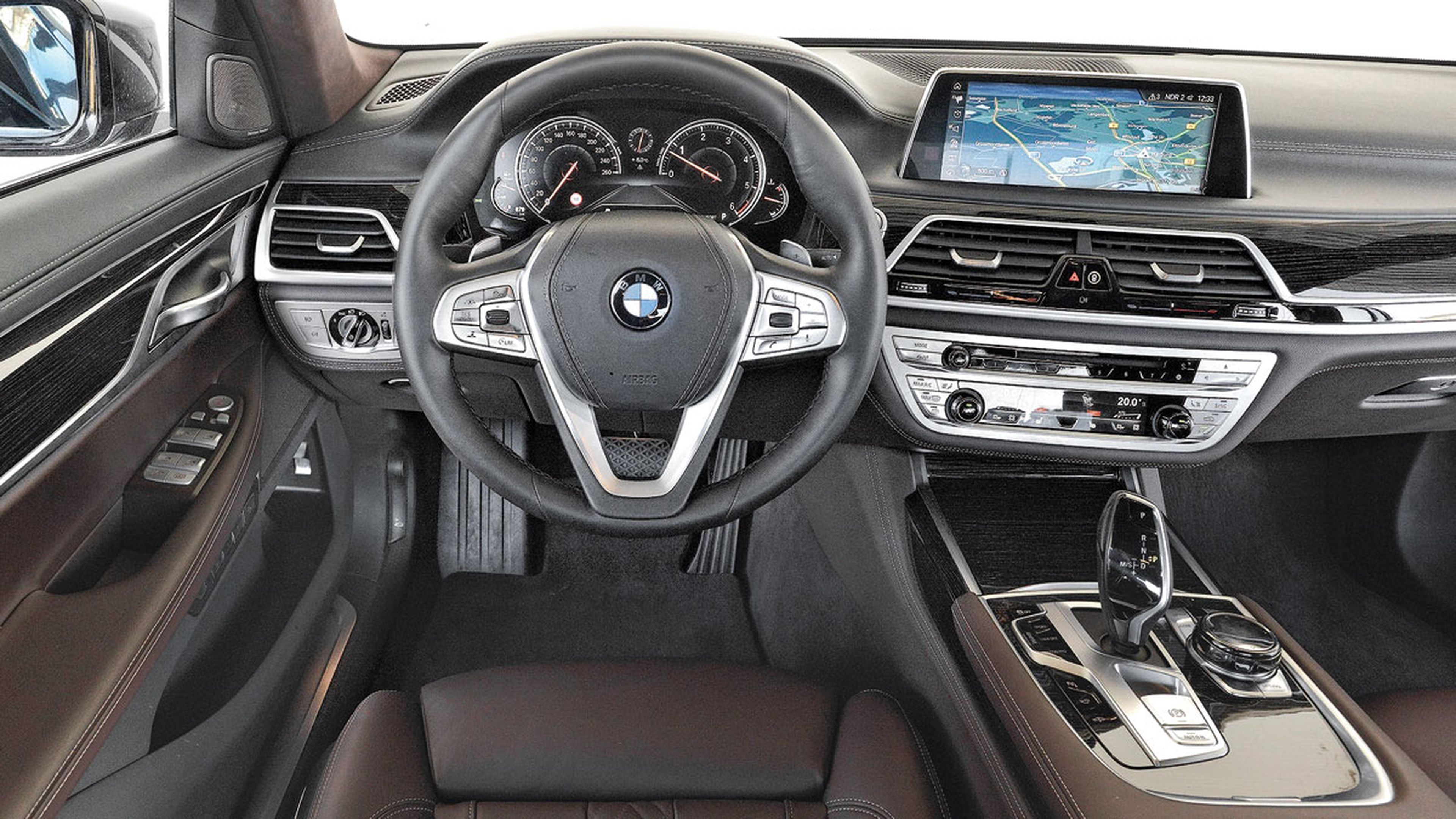 BMW 750d xDrive salpicadero