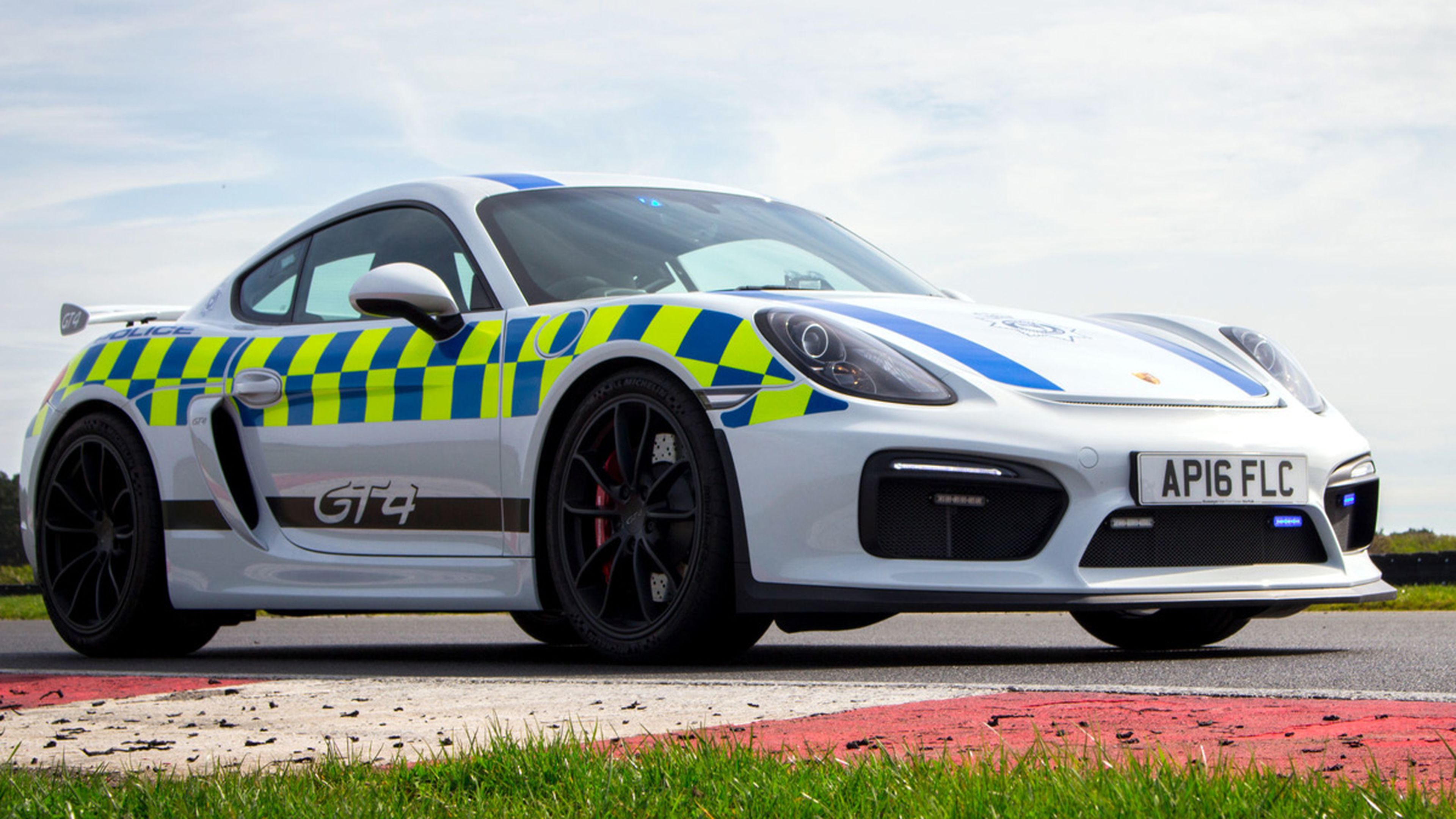 Porsche Cayman GT4 policía británica