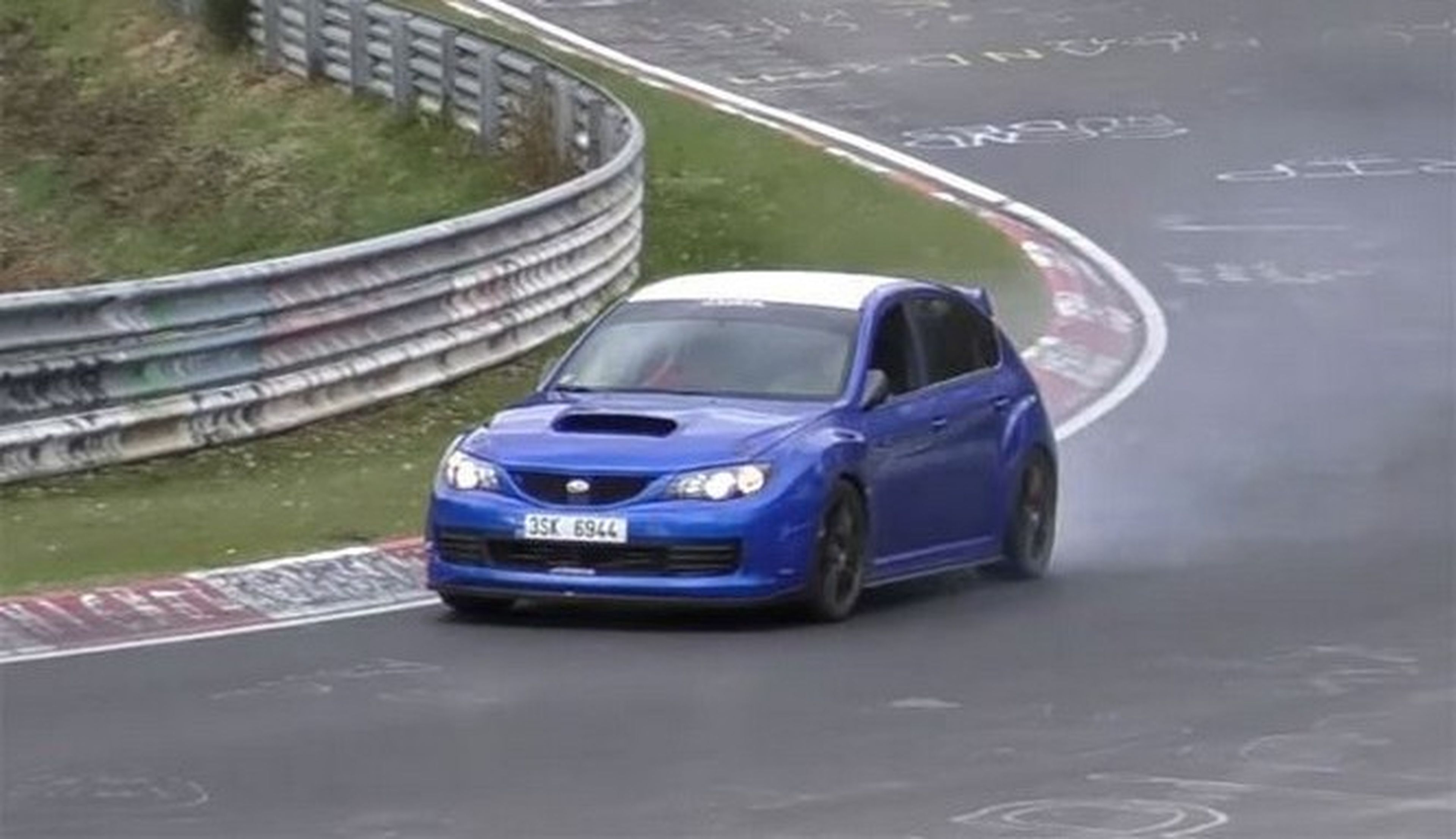 Vídeo: Un Subaru WRX ardiendo en Nürburgring