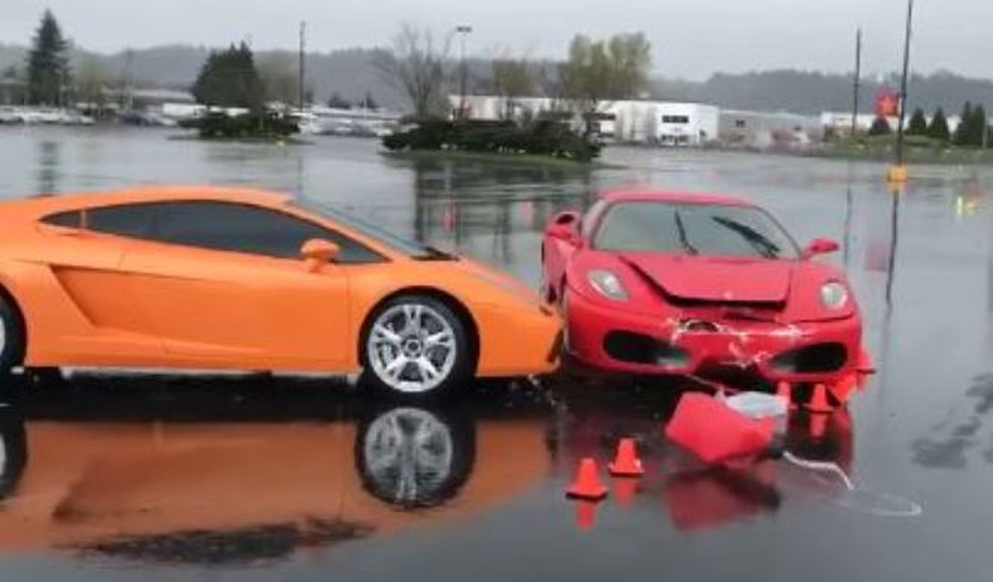 Vídeo: un Ferrari choca contra un Lamborghini en un parking