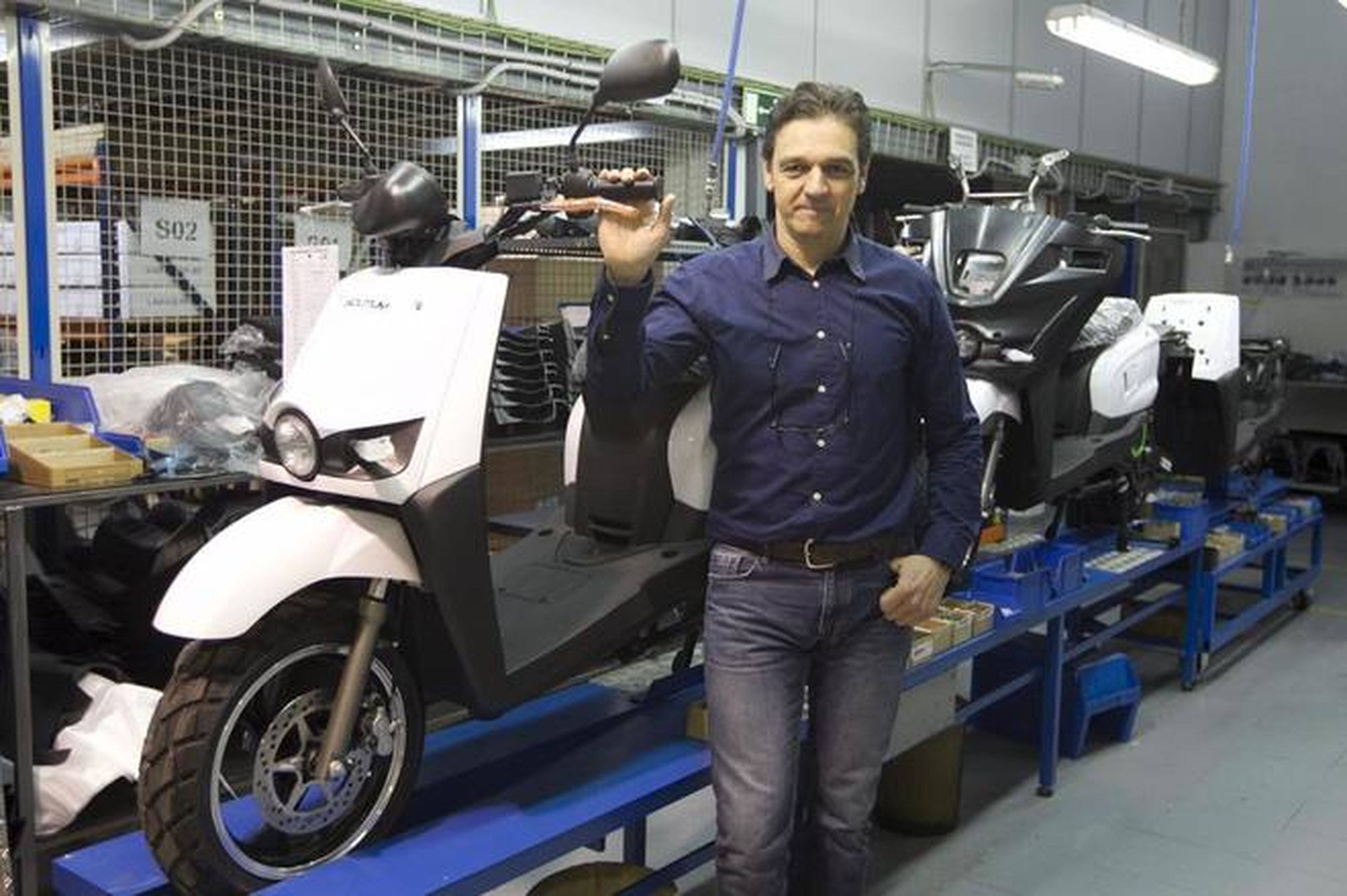 Scutum inaugura una nueva fábrica de scooters eléctricos