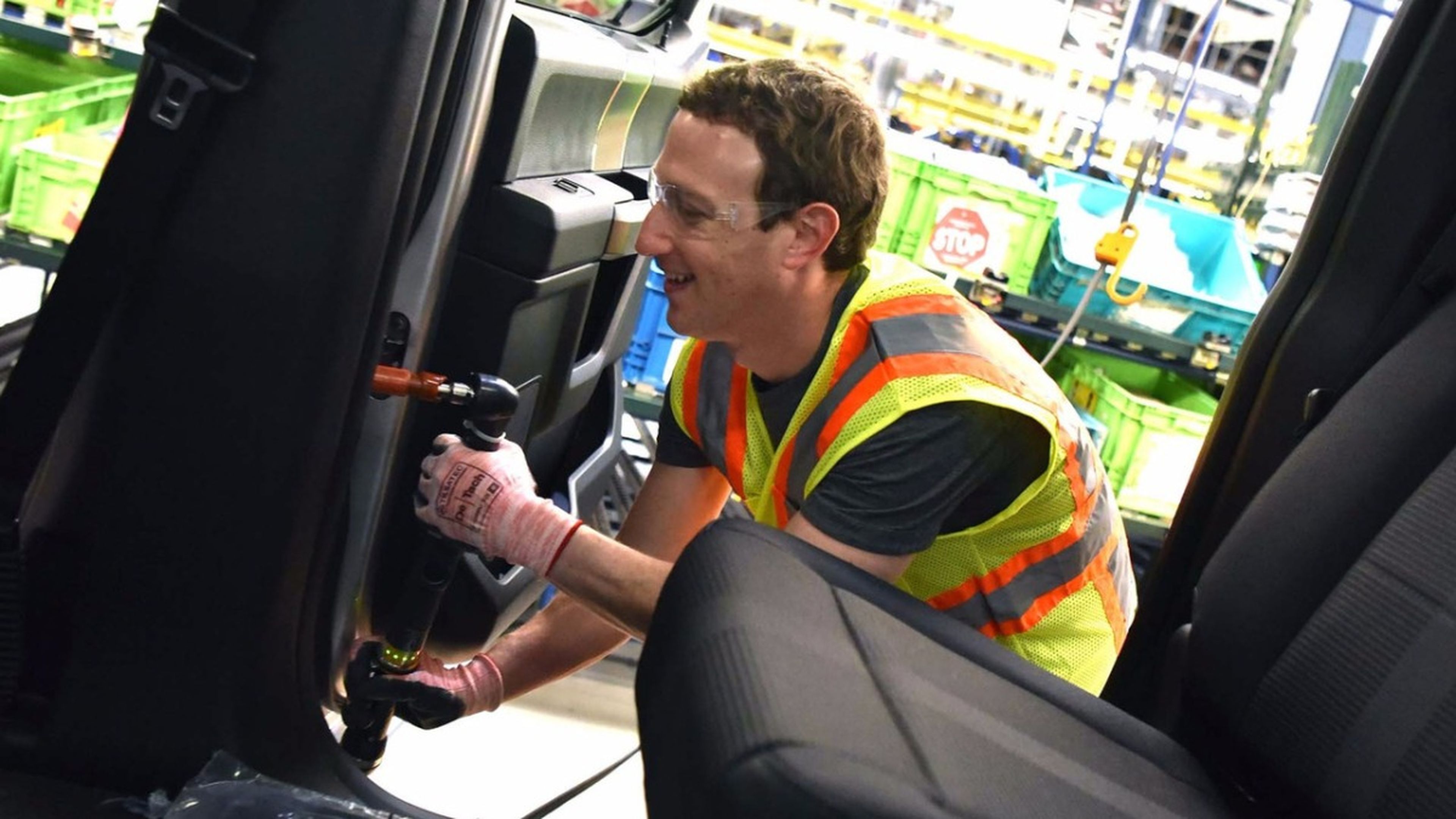 Mark Zuckerberg visita Ford