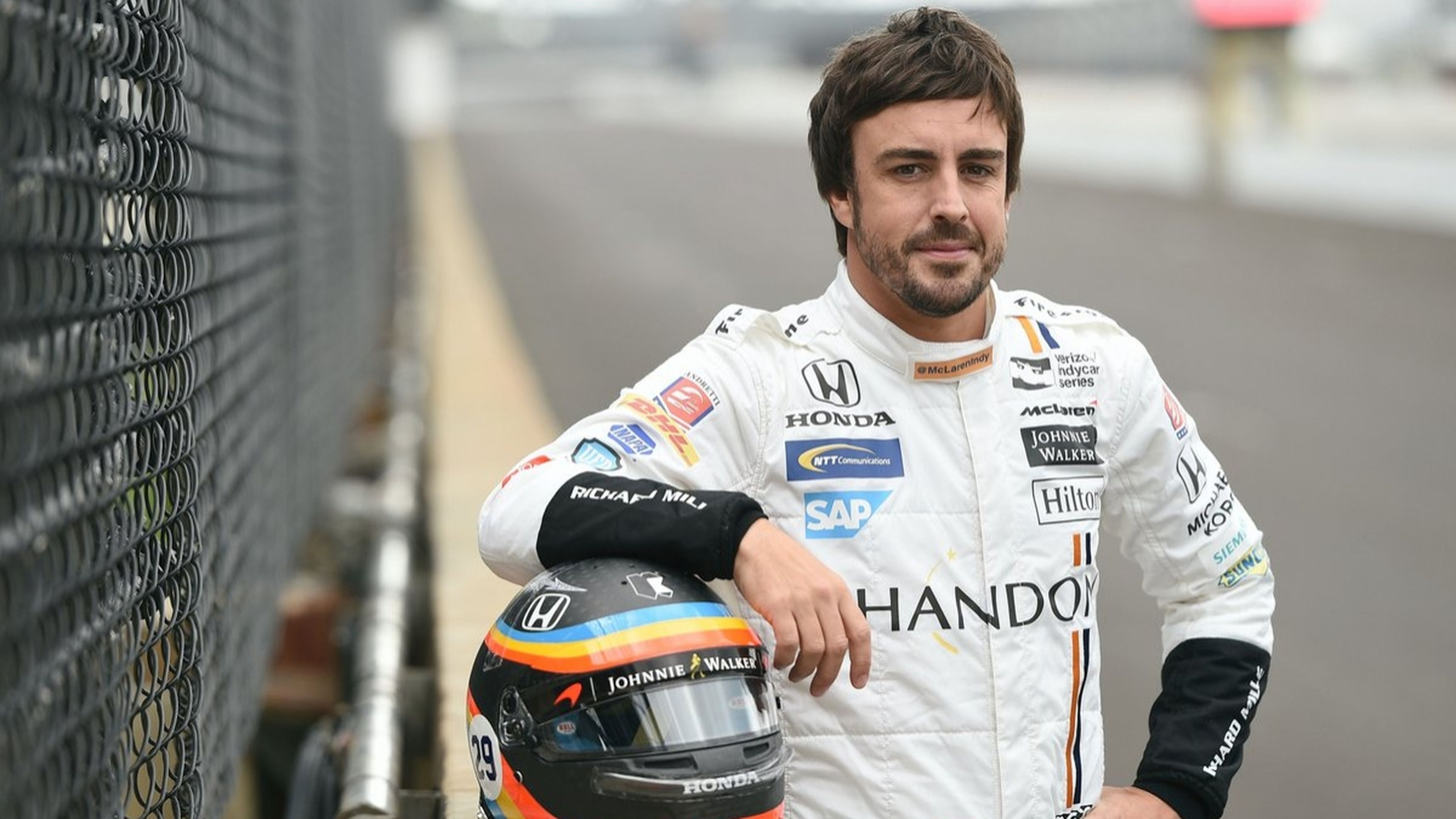 Fernando Alonso: “aún no llevo el coche, me lleva él a mí”