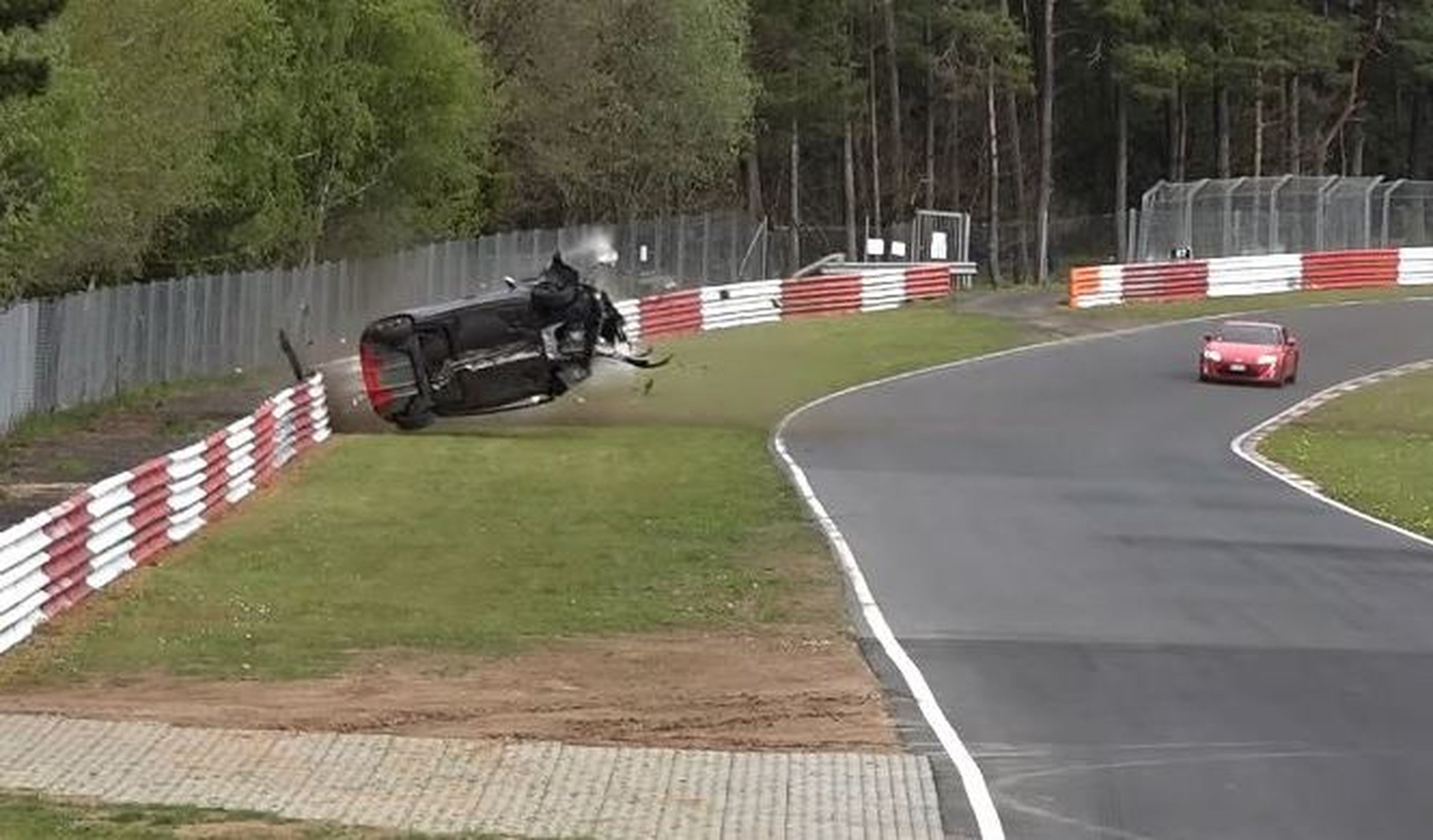 Vídeo: brutal accidente de un Renault Clio RS en el Ring