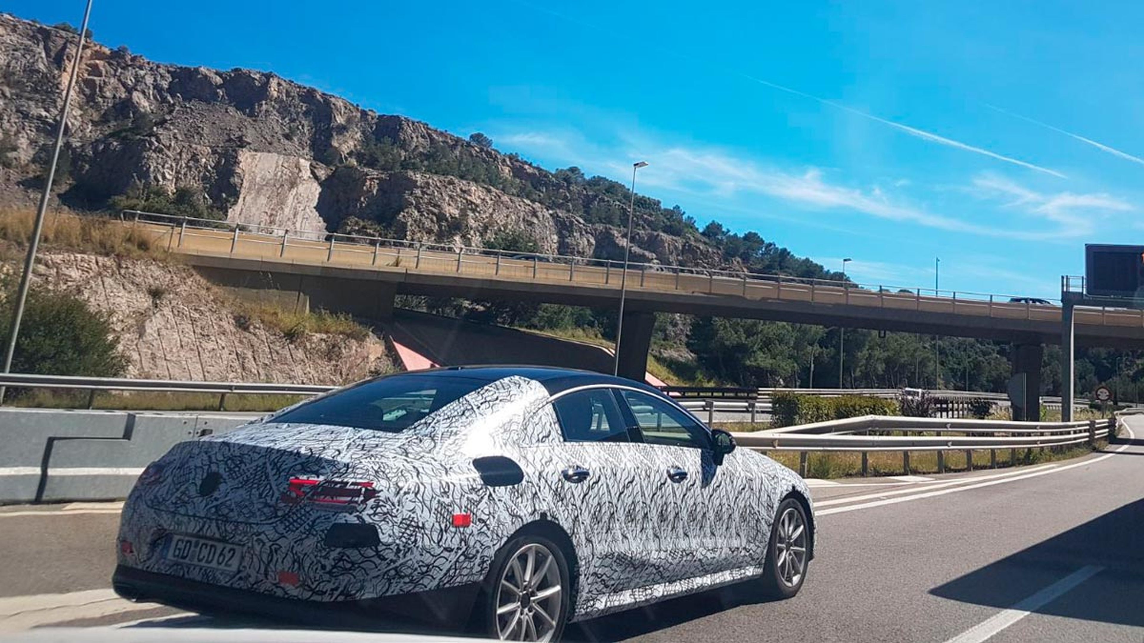 Mercedes CLS 2018 camuflado