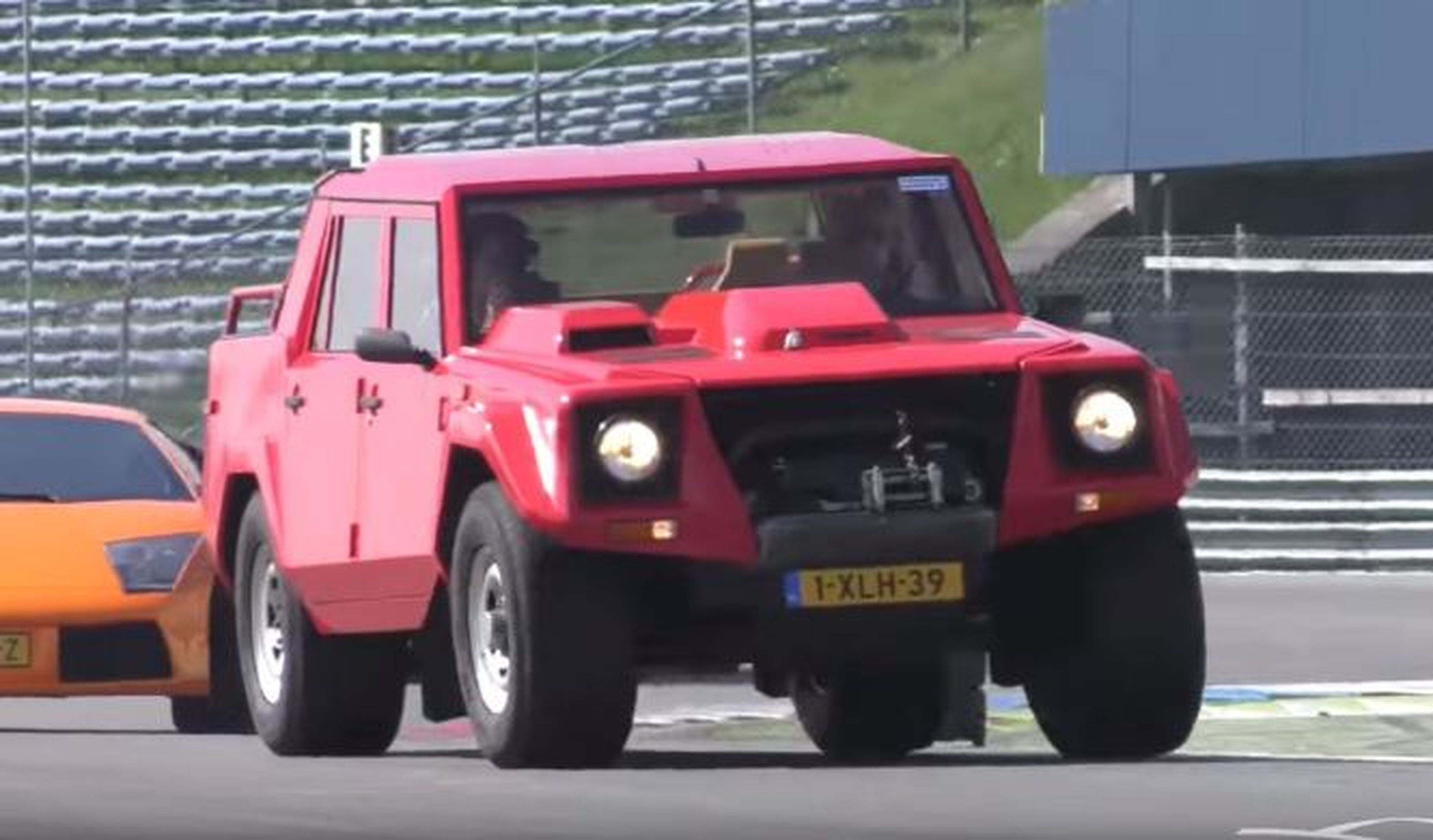 Vídeo: así va el Lamborghini LM002 en circuito