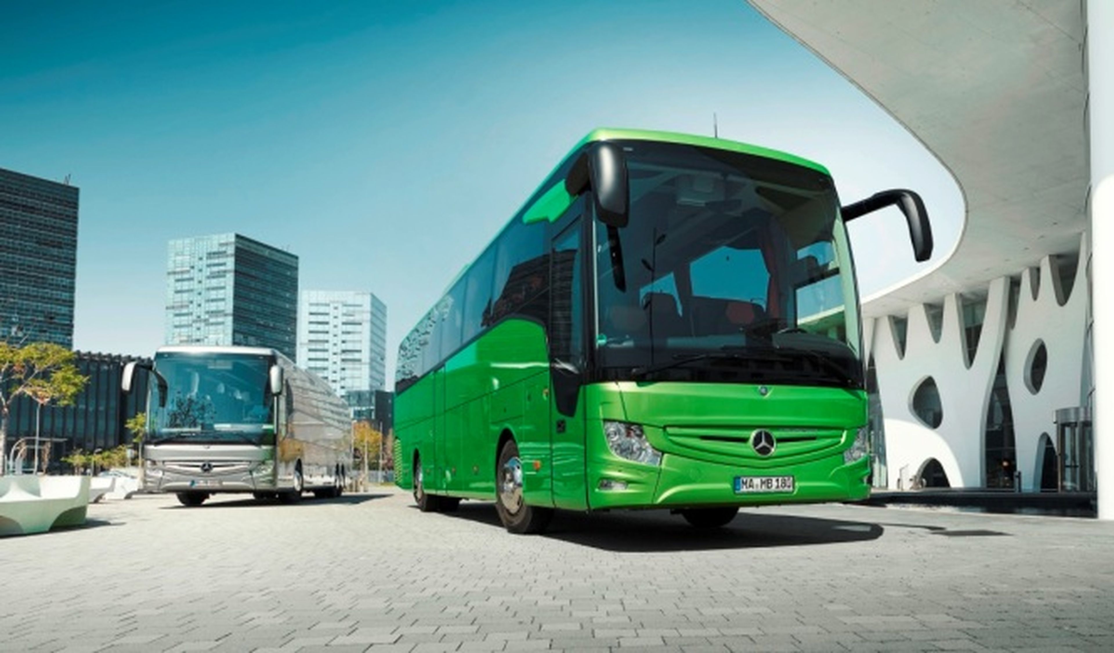 Mercedes-Benz Tourismo RHD: el mítico autobús se renueva