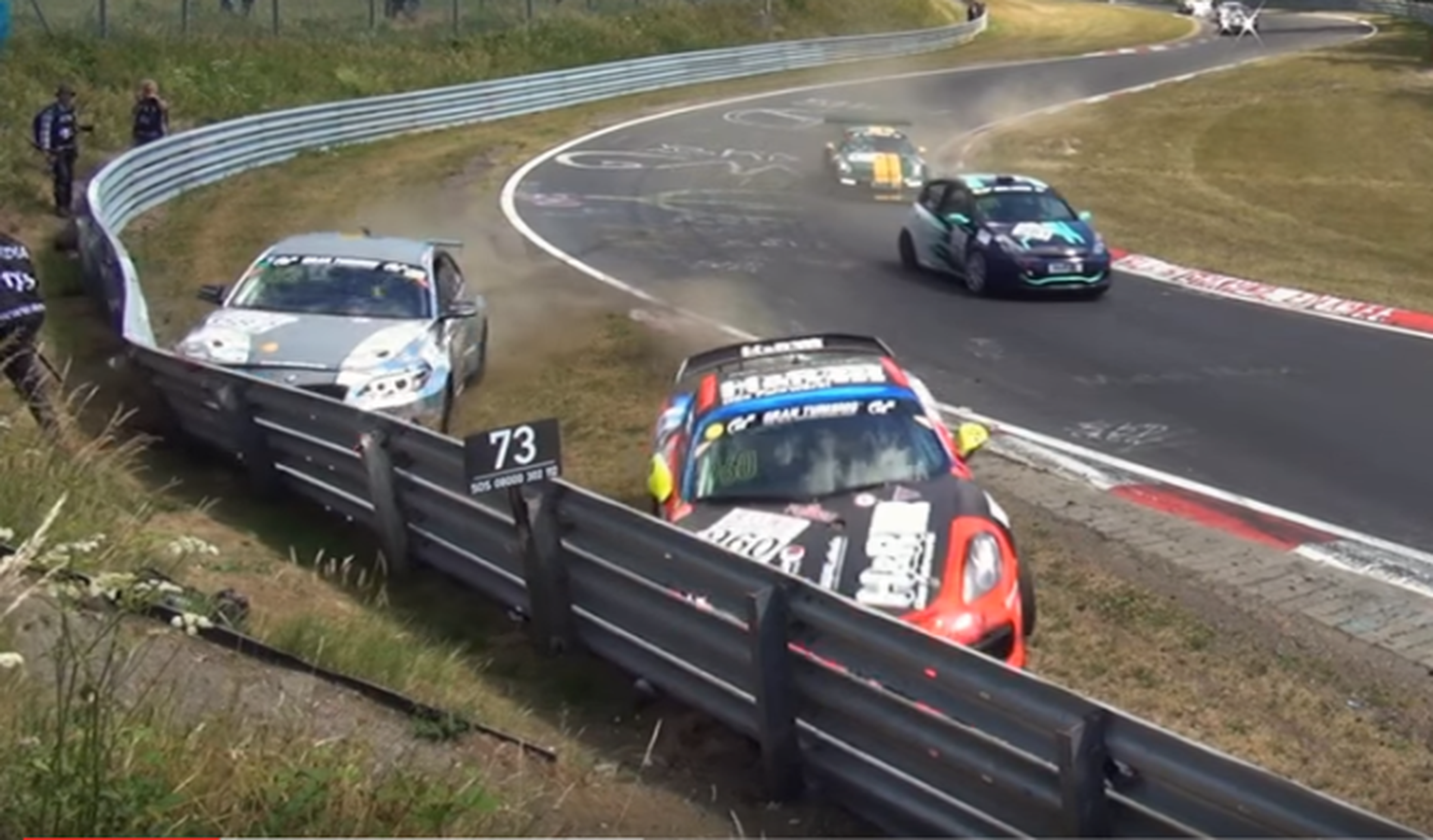 Vídeo: accidente entre un Porsche Cayman GT4 y un BMW M235i
