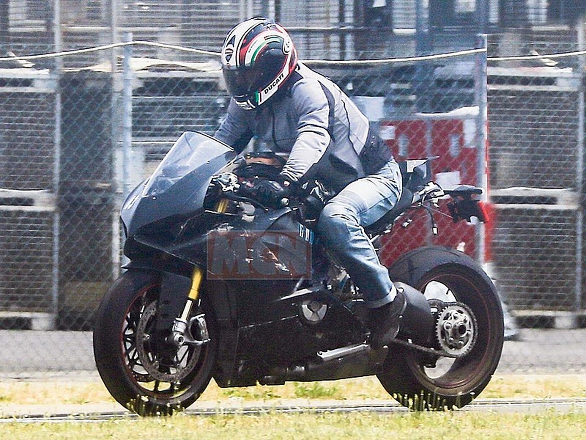 Ducati V4 Superbike 1