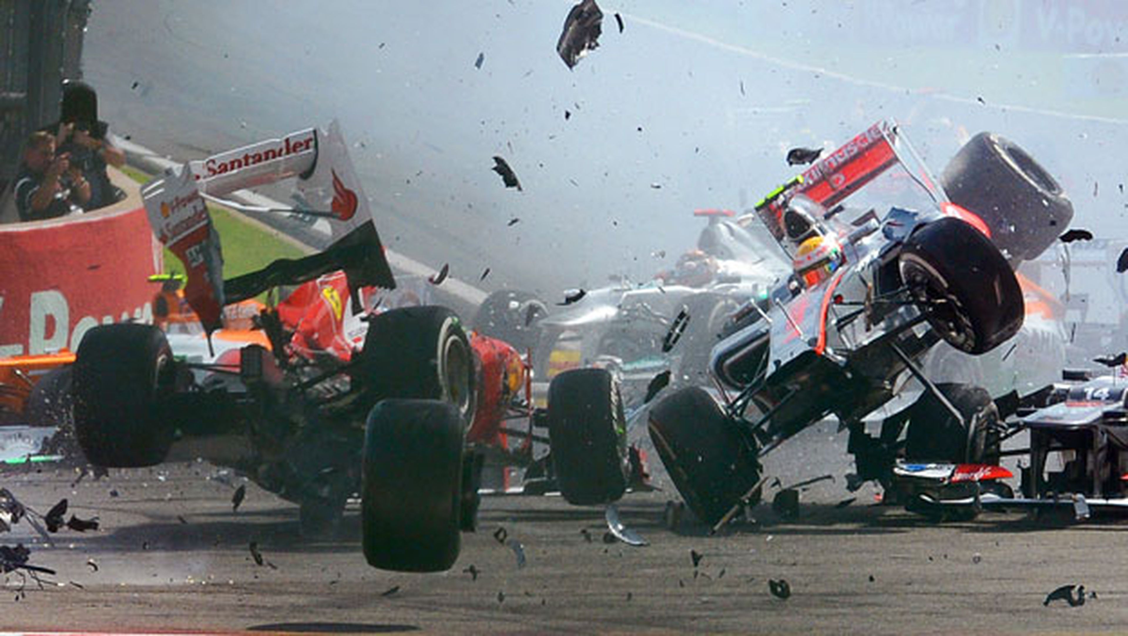 Accidente de Alonso, Hamilton y Grosjean en el GP Belgica 2012