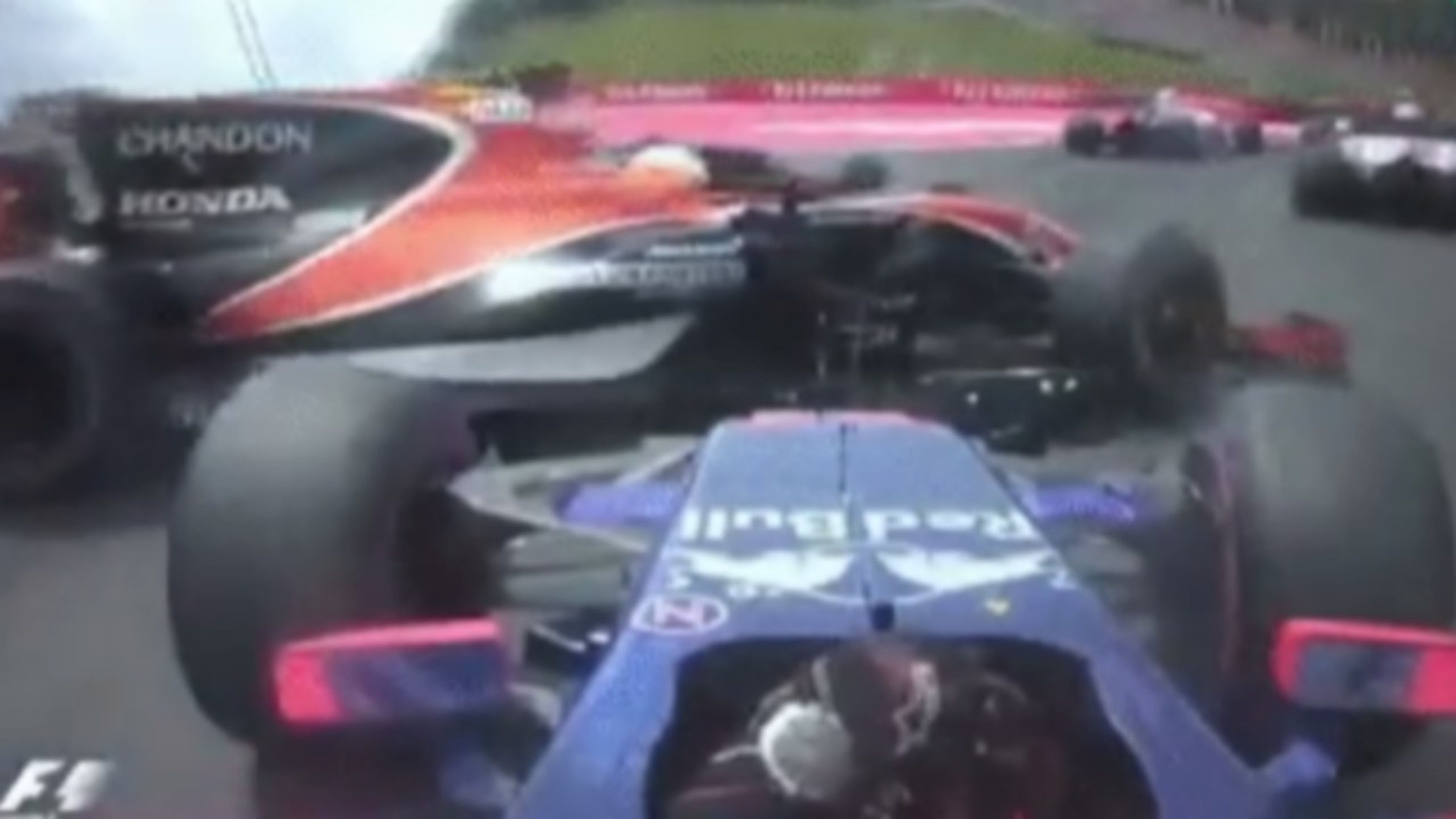 Accidente de Fernando Alonso en la salida del GP Austria