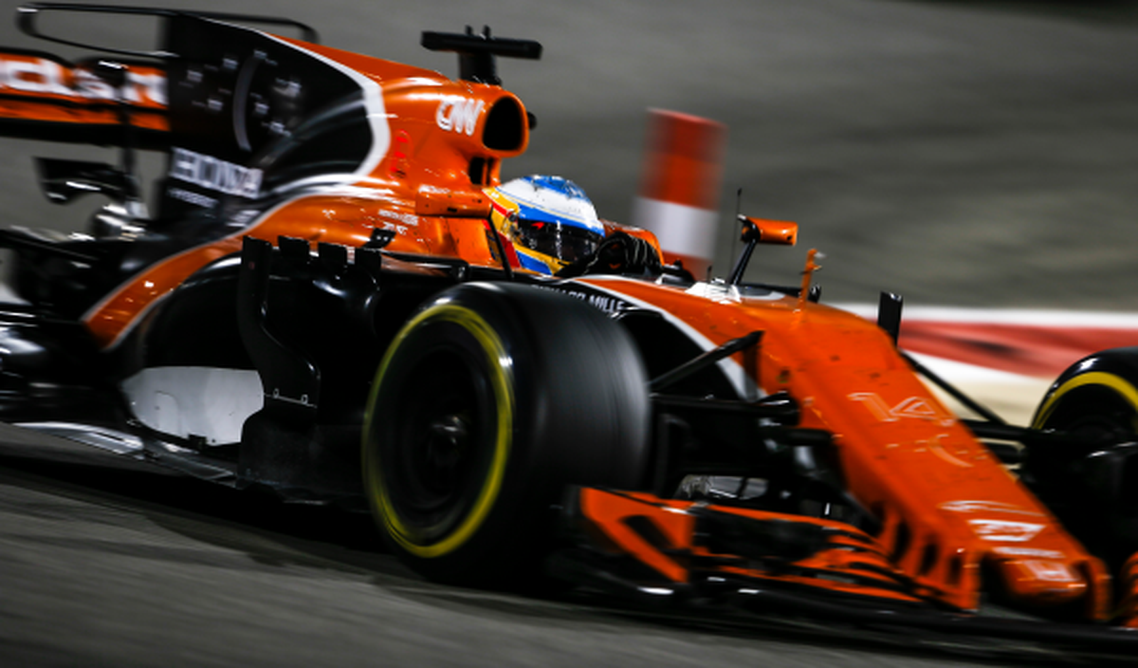 Alonso, acusado de fingir sus problemas de motor en Bahréin