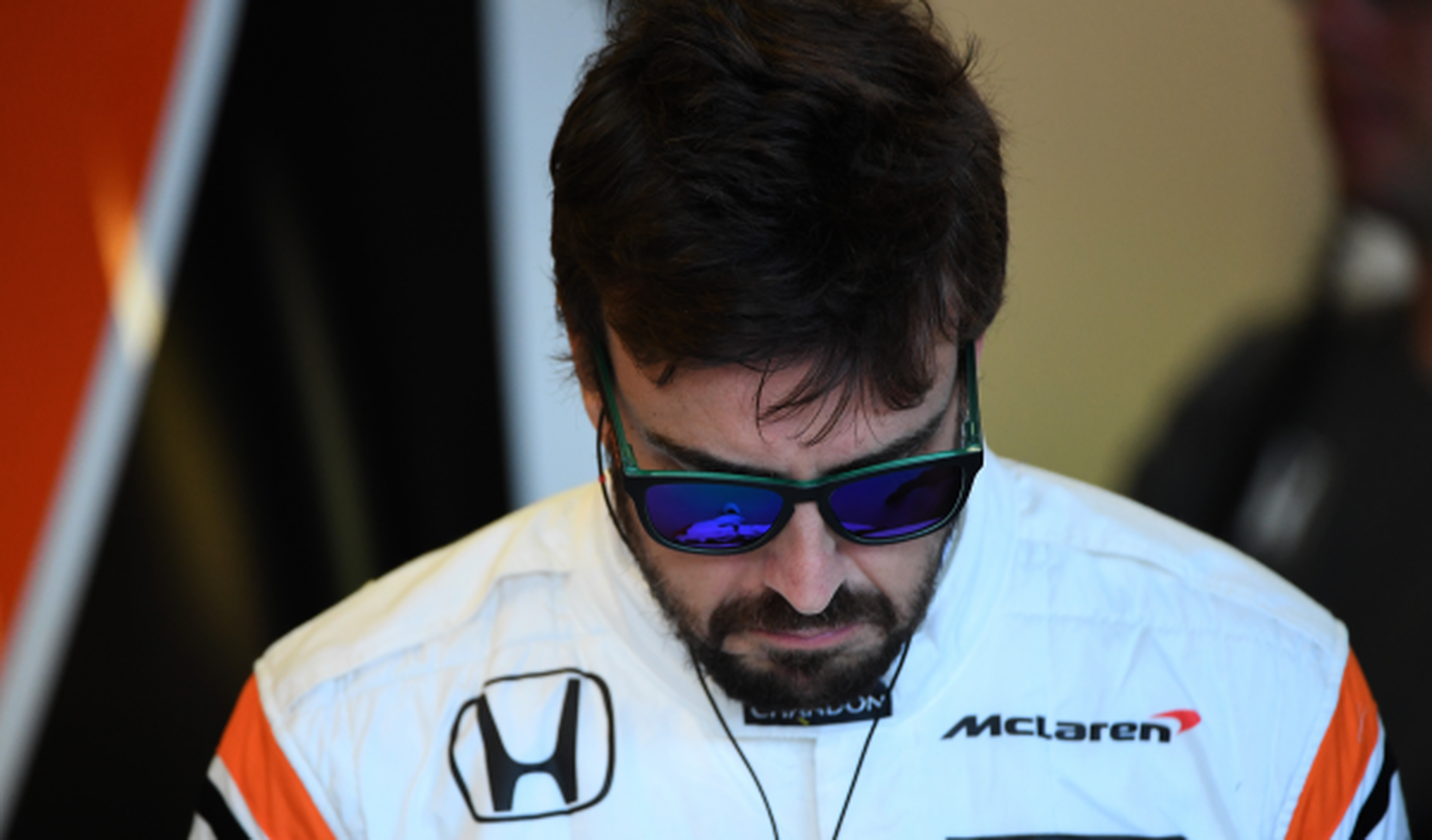 Alonso exprime su McLaren, pero no supera el 13º