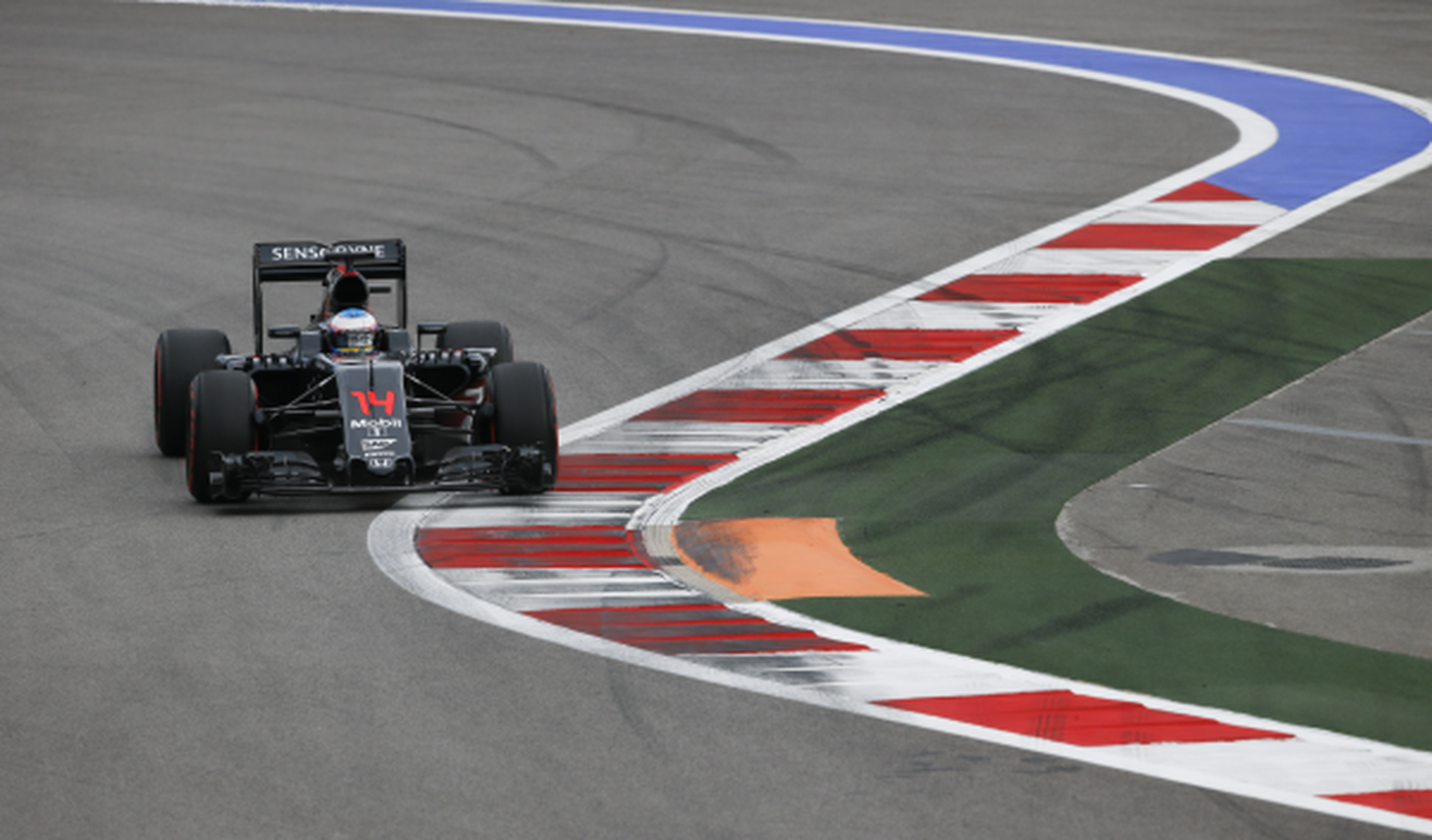 Alonso vuelve a los puntos en Rusia con un mejor McLaren