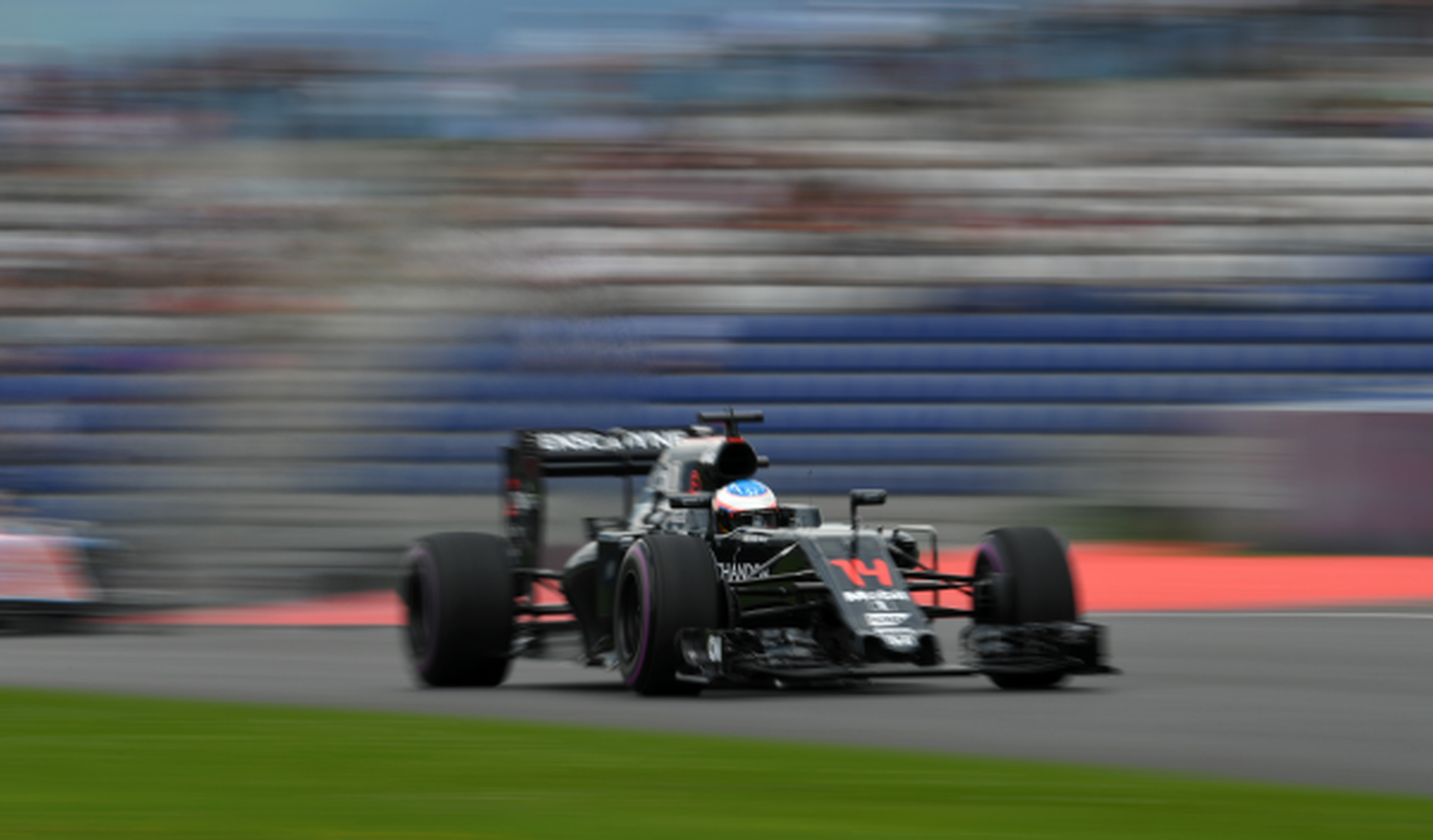Cara y cruz para McLaren en Austria; Alonso, cruz