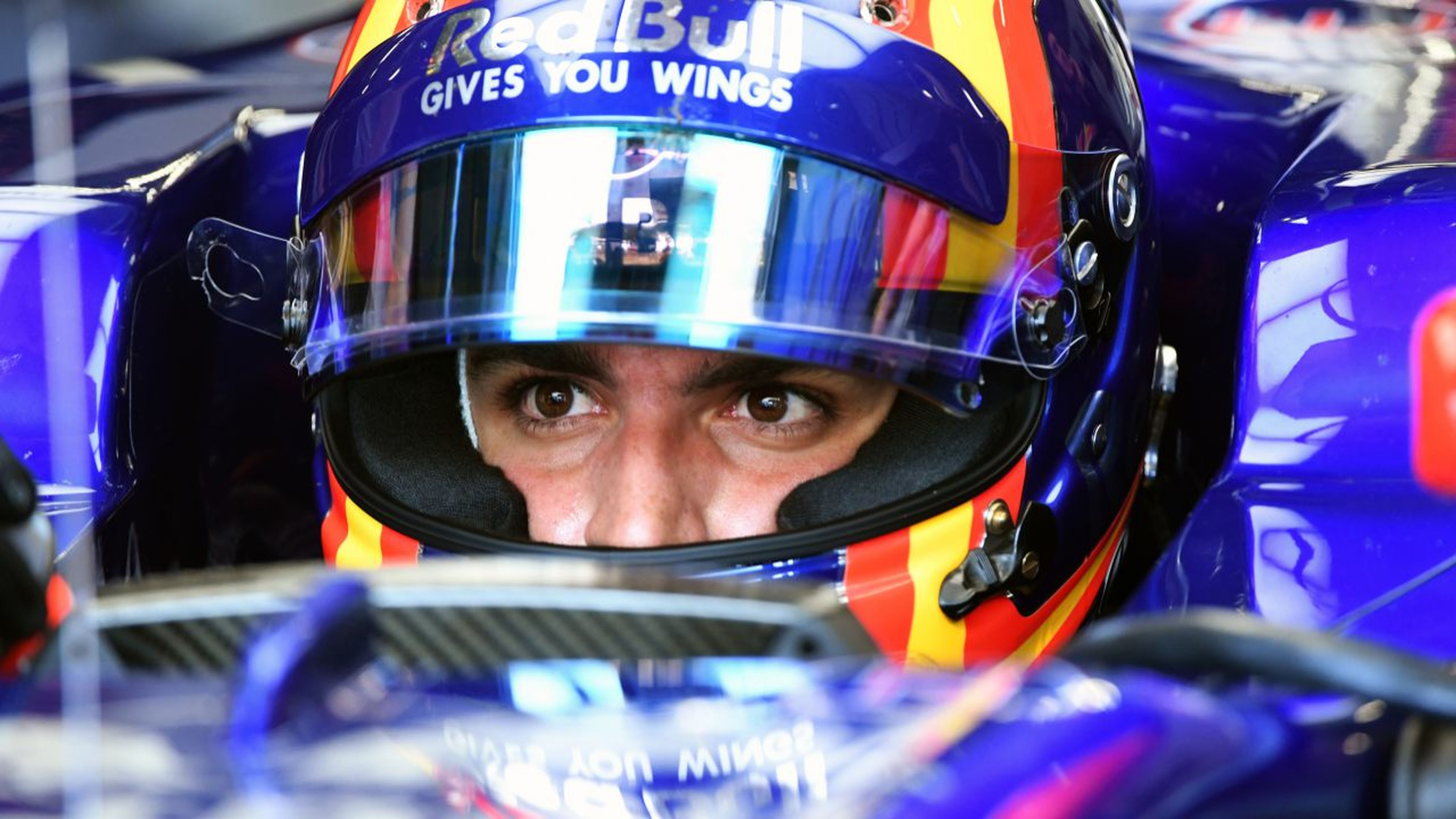 Carlos Sainz, en el box de Toro Rosso