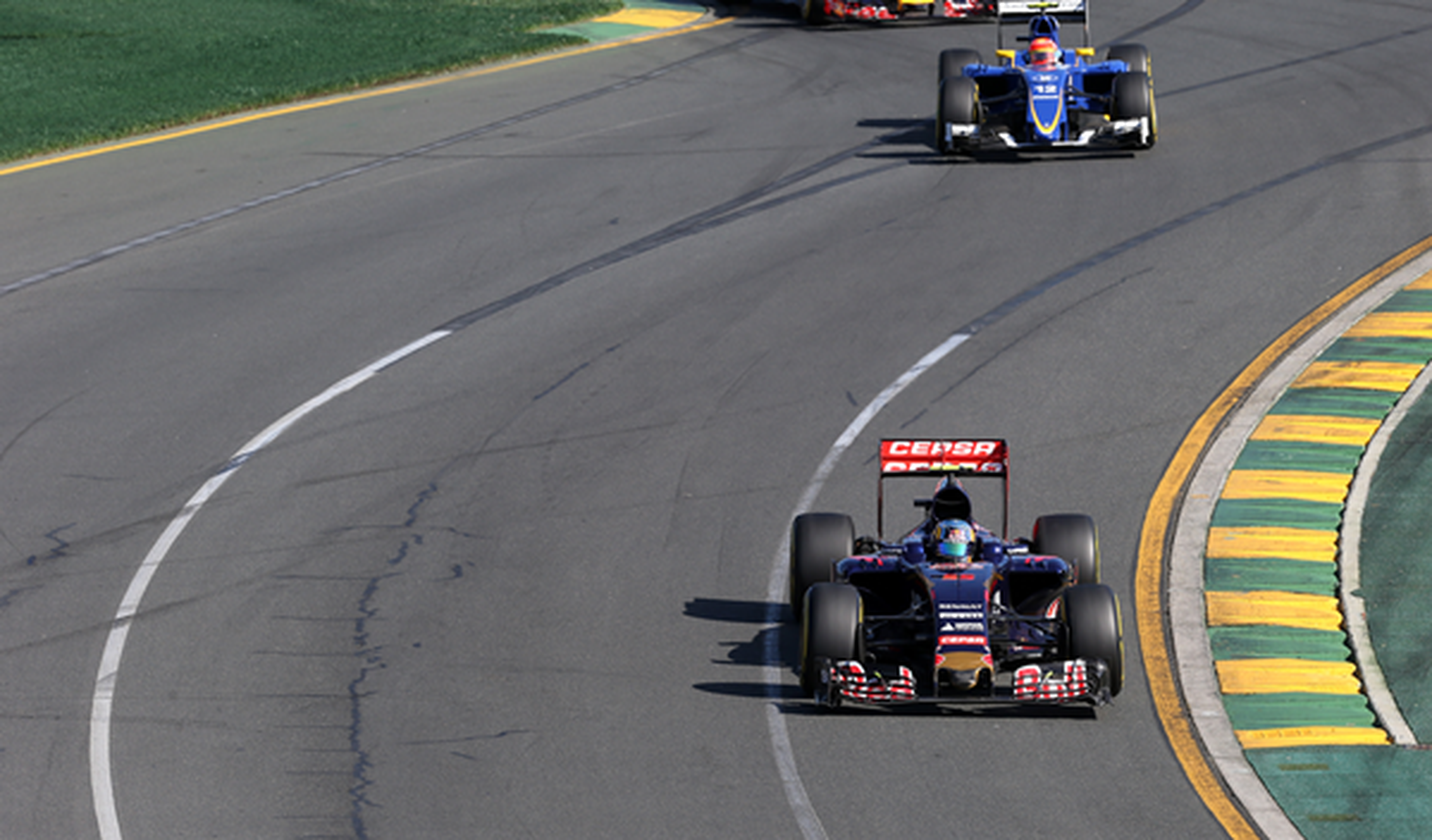 Carlos Sainz, noveno, puntúa en su debut en la F1