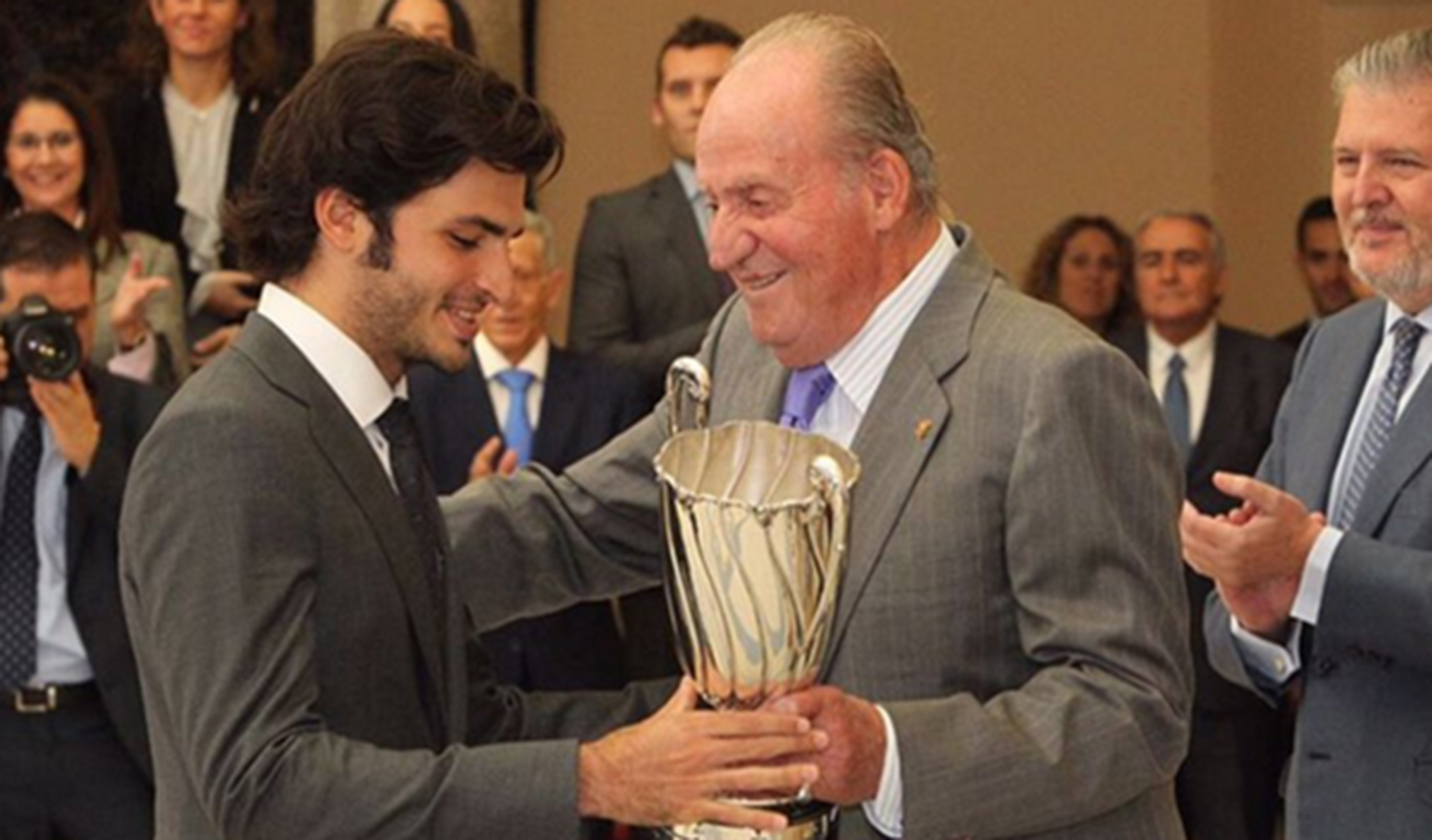 Carlos Sainz recibe el premio Rey Juan Carlos (Instagram)