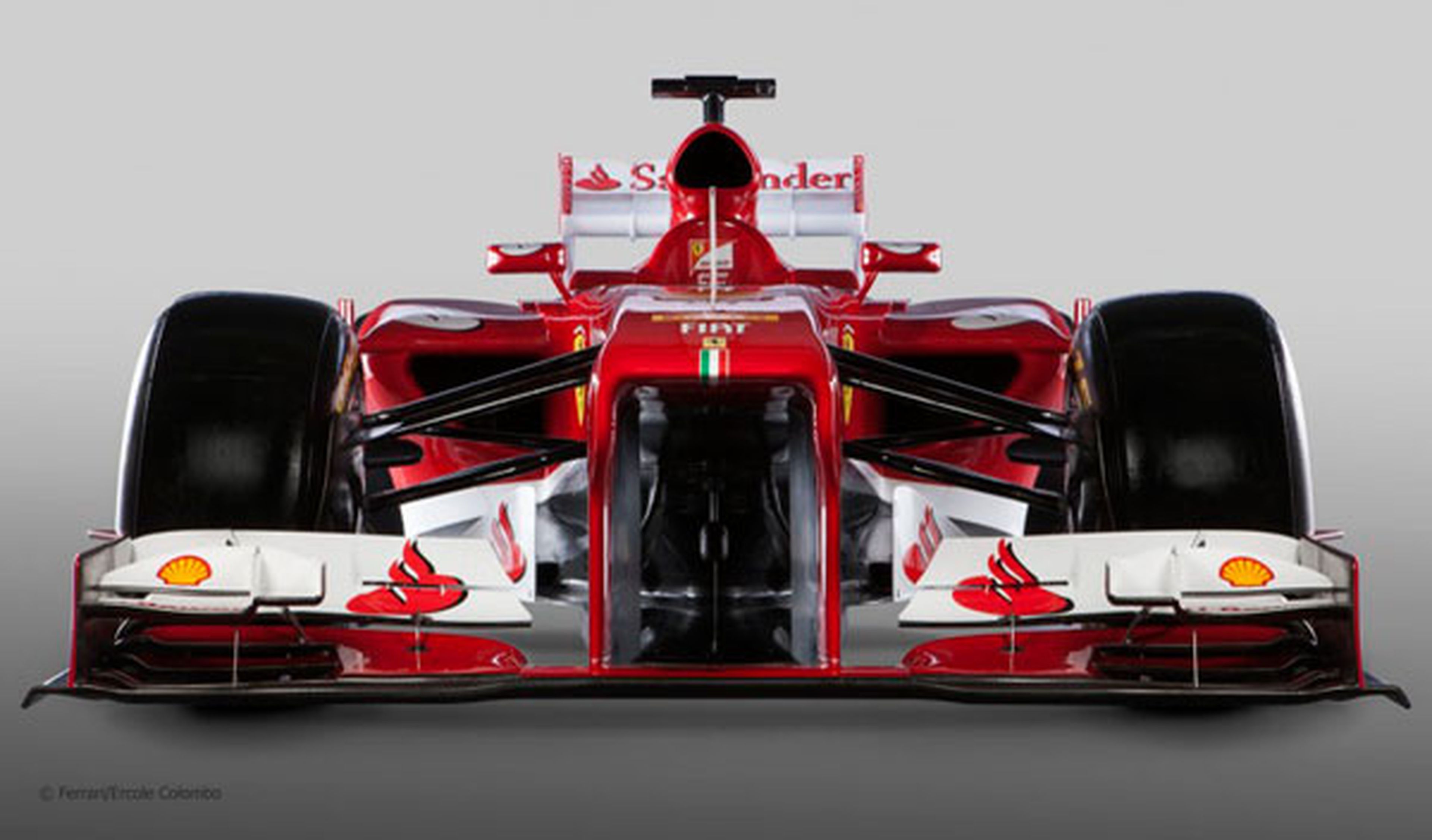 La exposición de Alonso recibe los Ferrari de 2012 y 2013