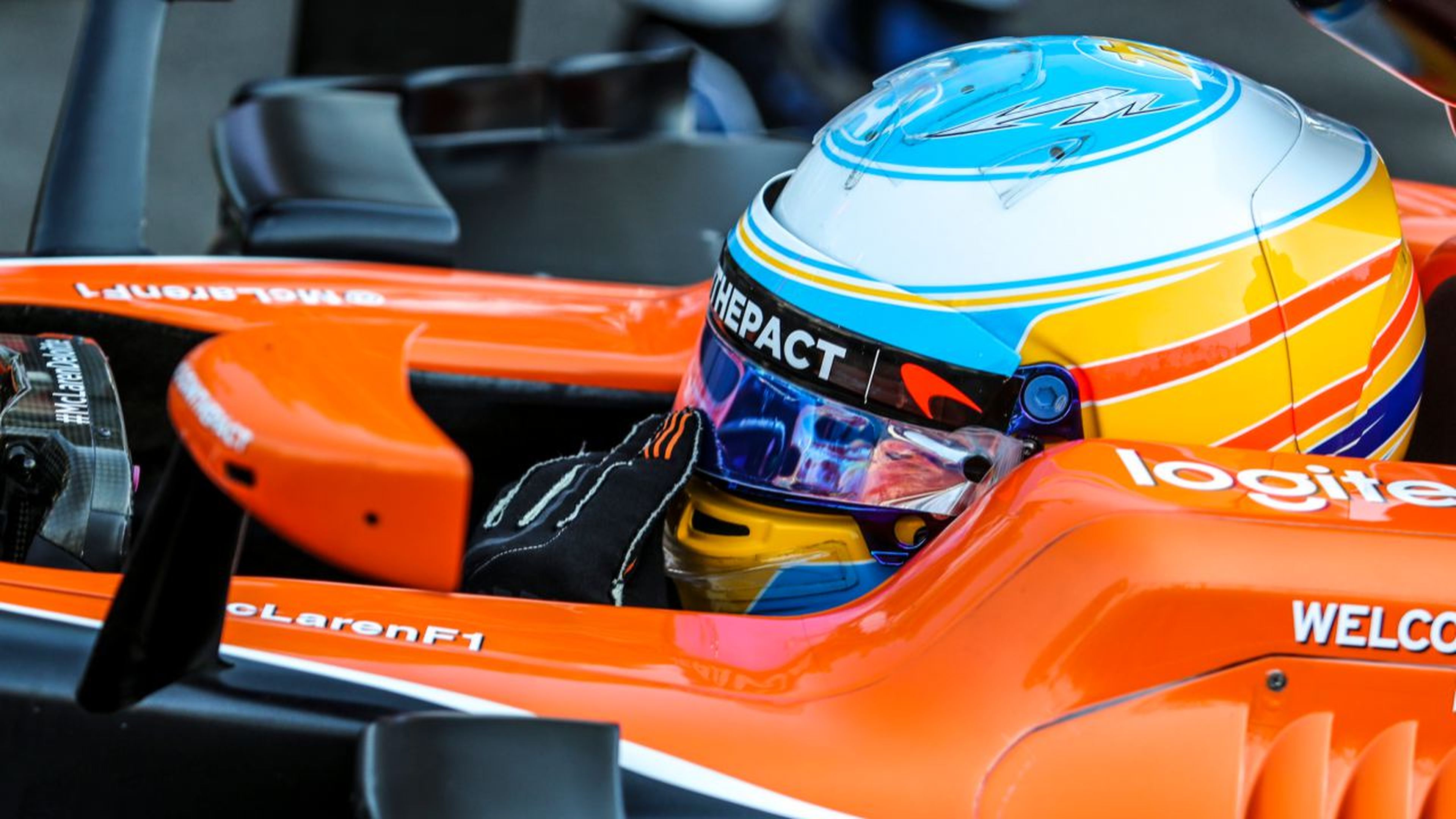 Fernando Alonso, casco GP Azerbaiyán