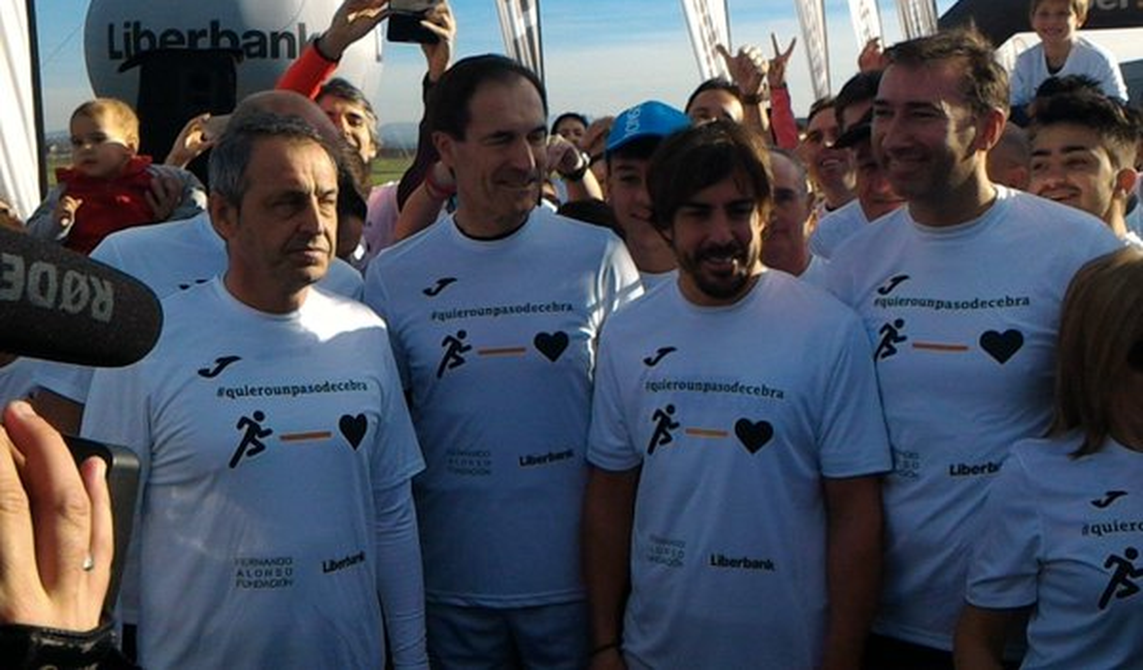 Fernando Alonso corre por la seguridad vial en Asturias