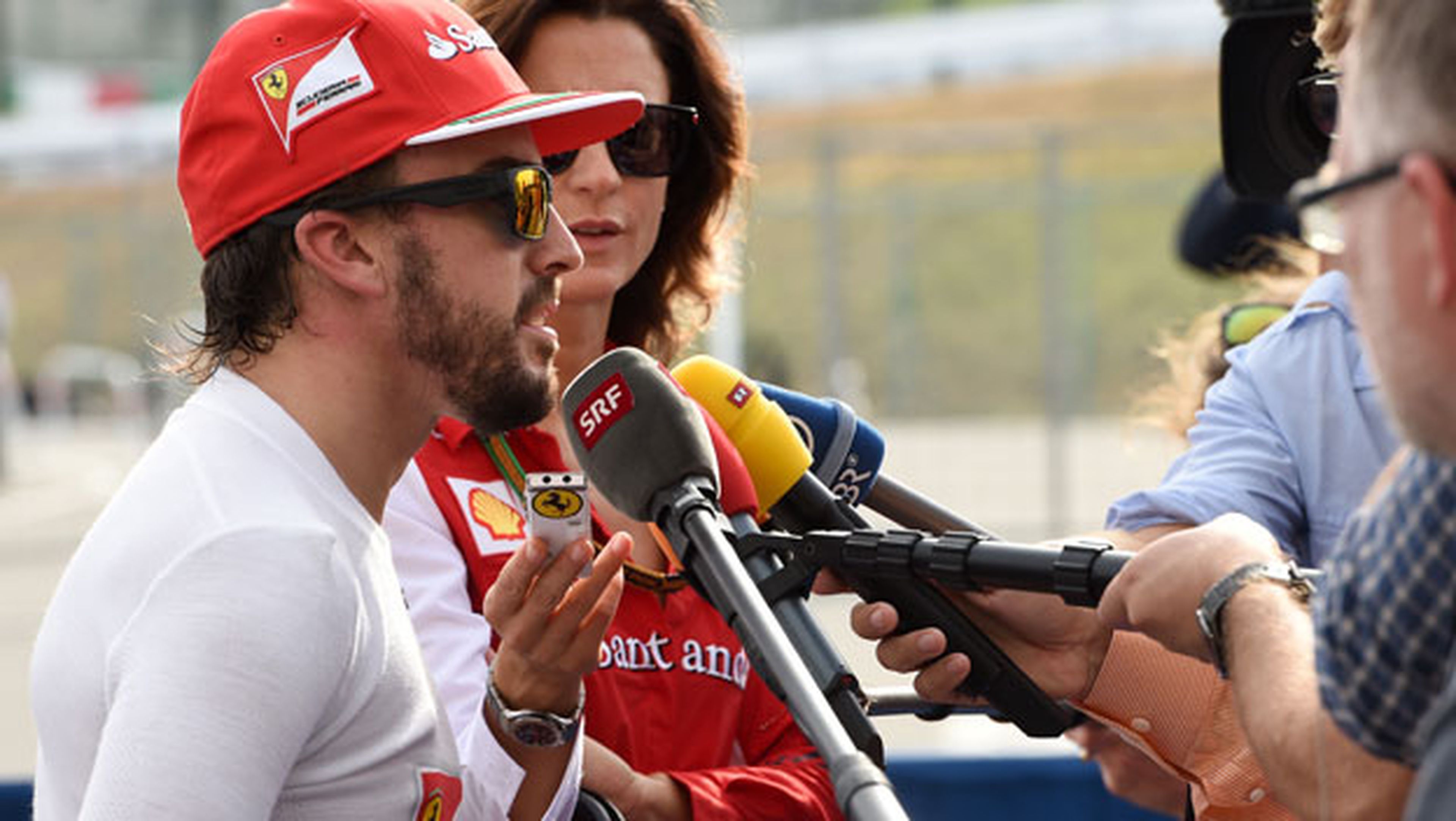 Fernando Alonso felicita a Carlos Sainz Jr