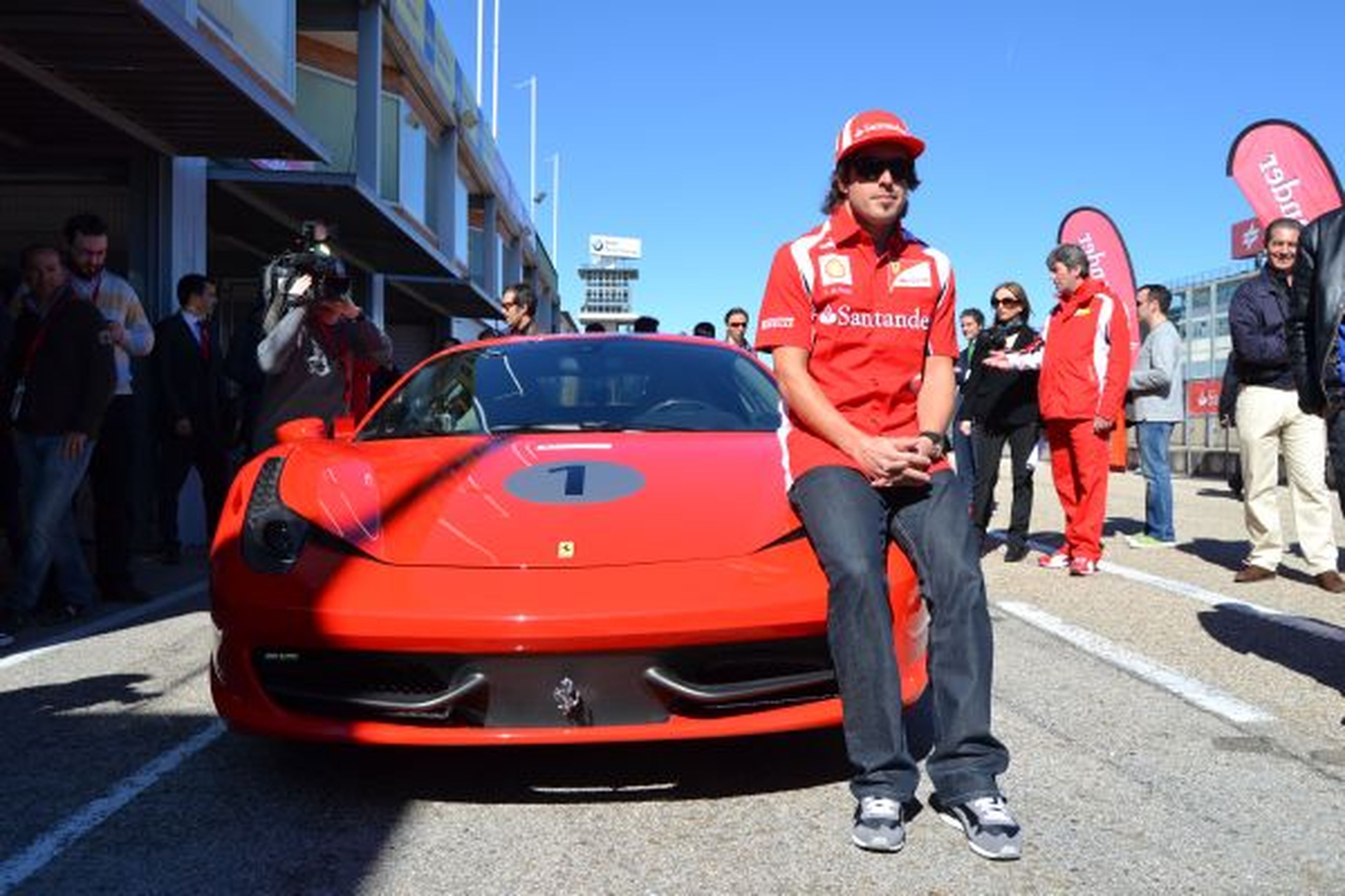 Fernando Alonso, un maestro de lujo con Ferrari en el Jarama