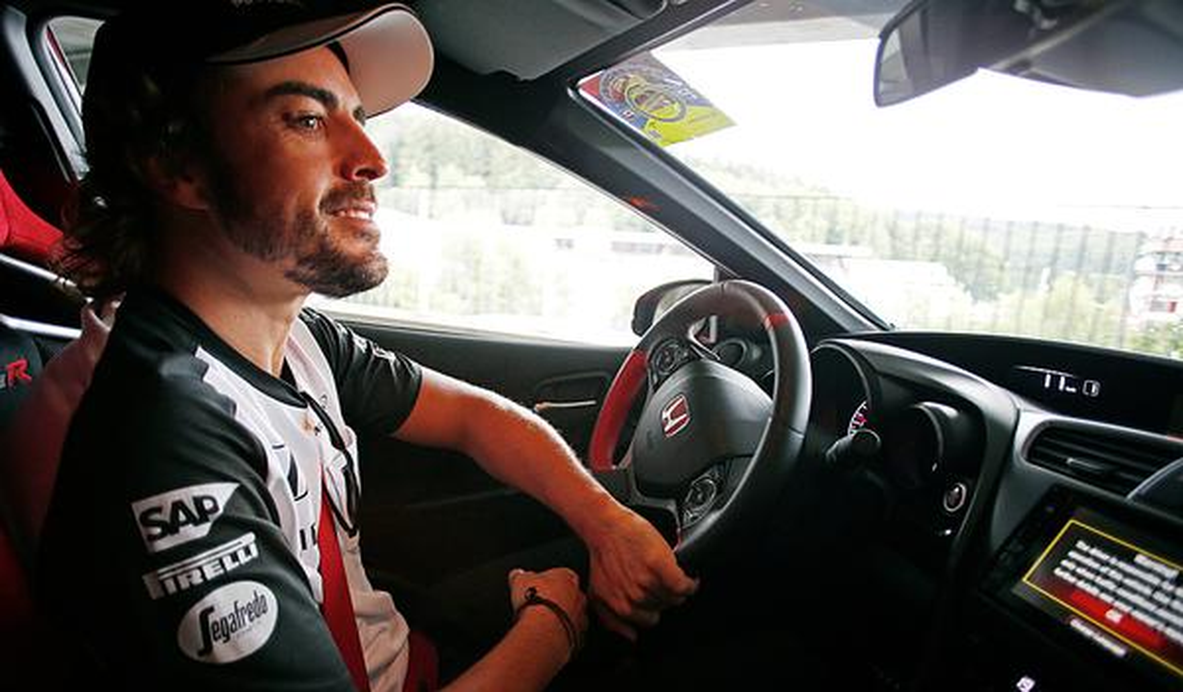 Fernando Alonso, a los mandos del Honda Civic Type R