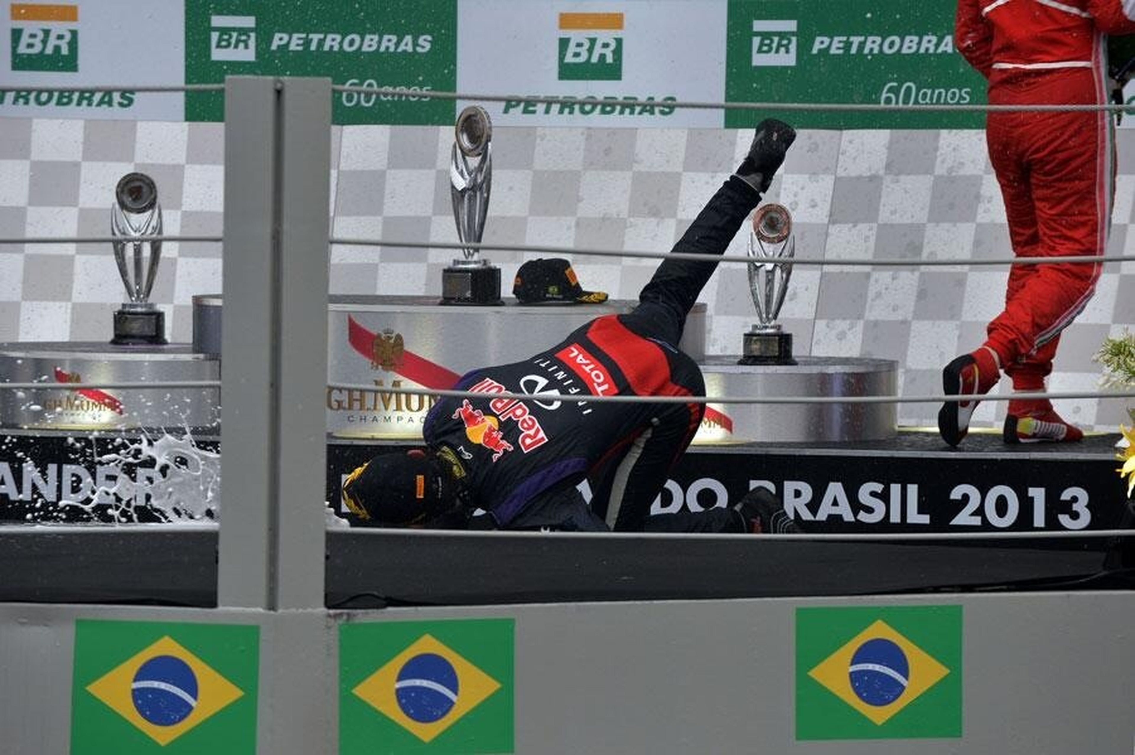 Foto caída de Webber en el podio del GP Brasil F1 2013