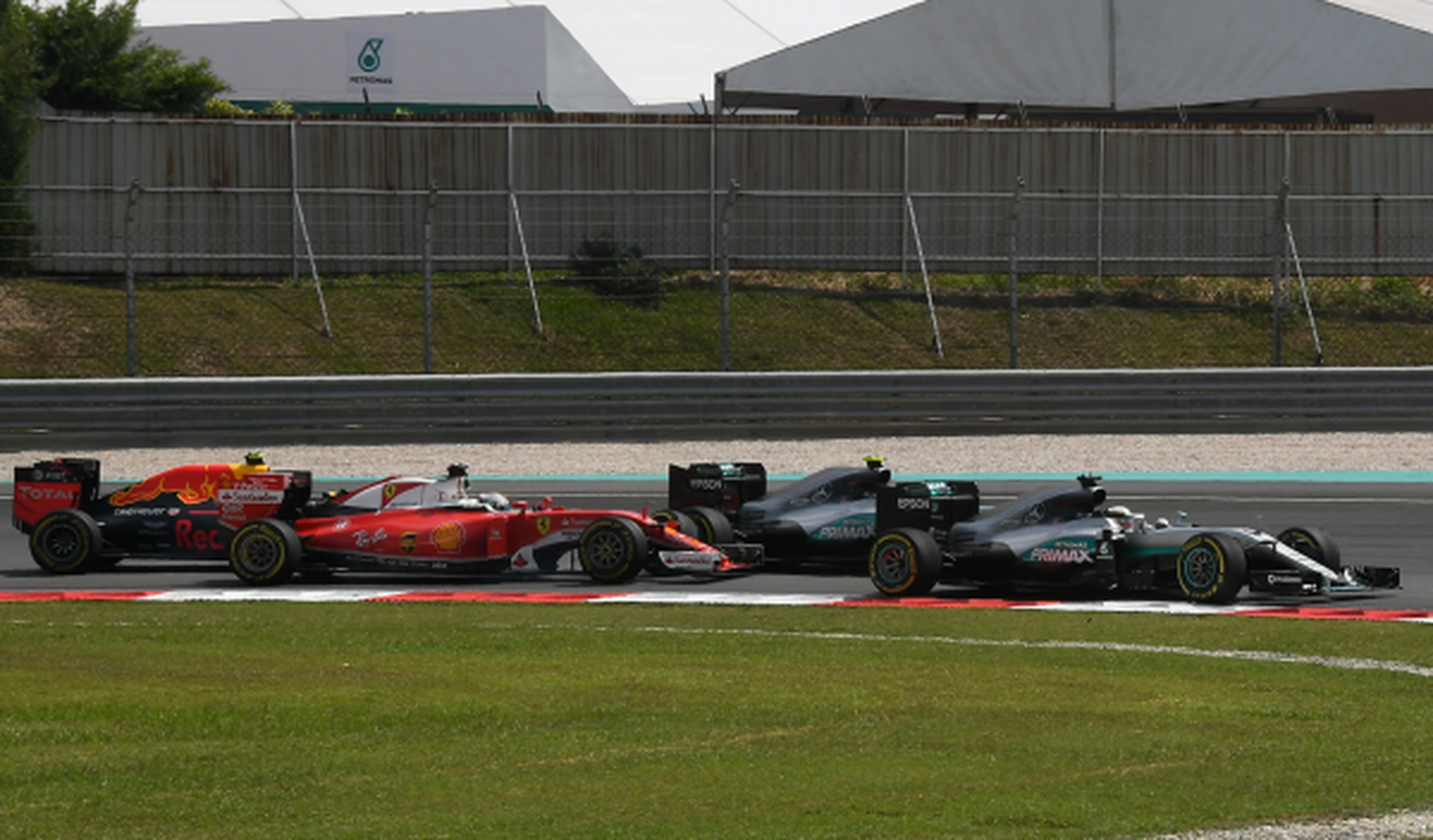 Golpe Vettel y Rosberg salida GP de Malasia F1 2016