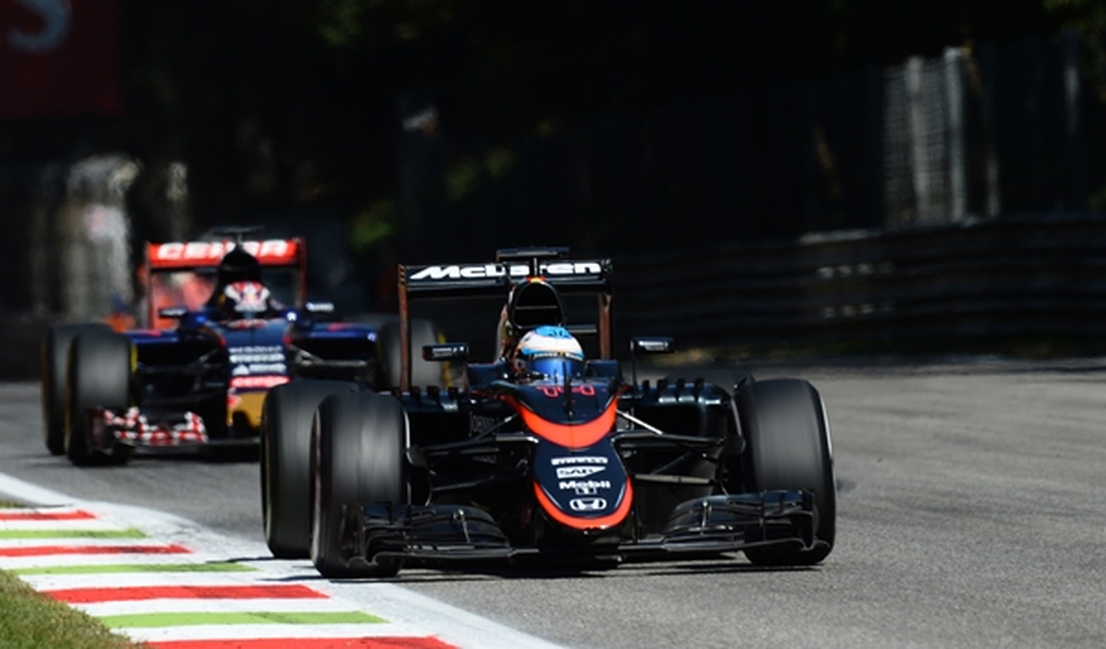 GP Italia 2015: Alonso abandona a tres vueltas del final
