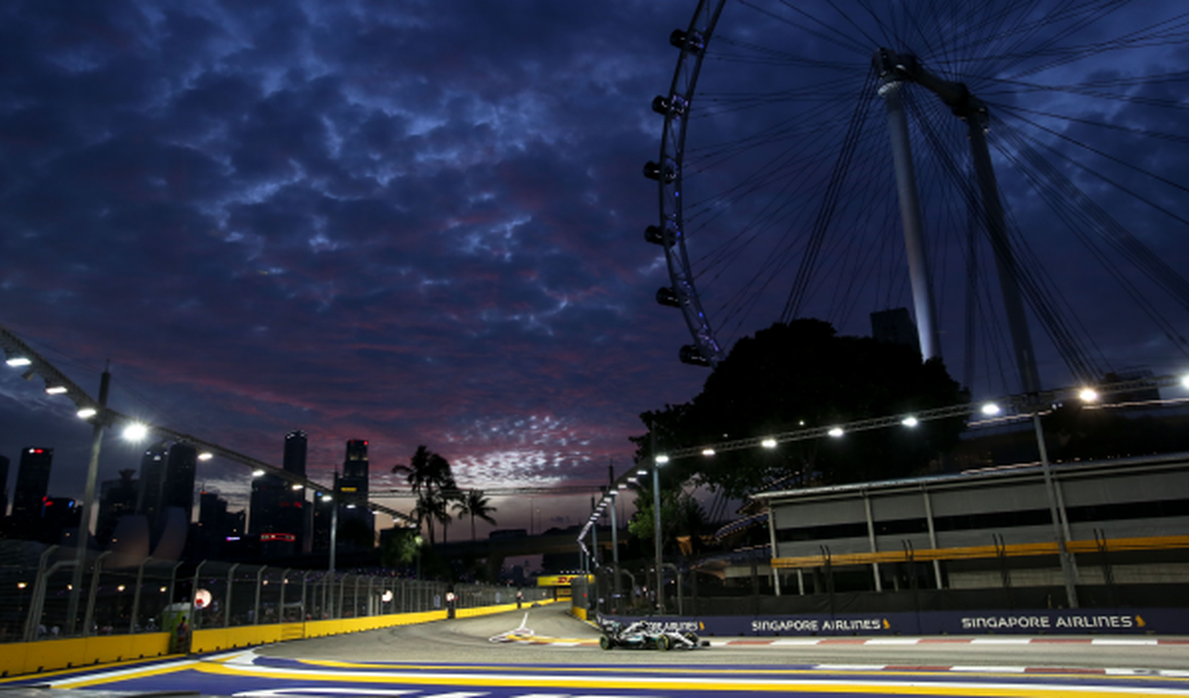 GP Singapur, entrenamientos: Mercedes lidera, no convence