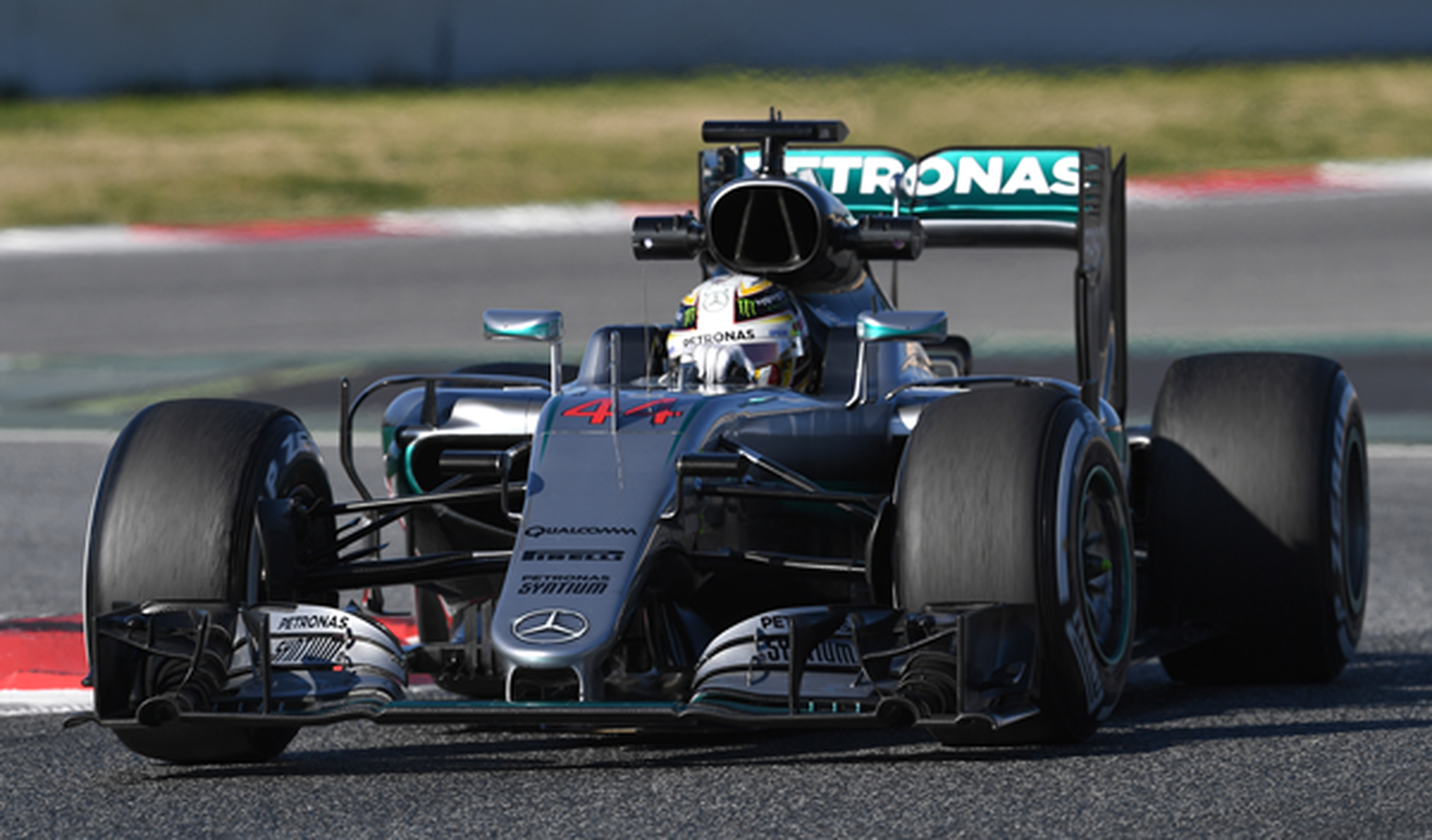 Hamilton asusta: "el coche parece mejor que el de 2015"