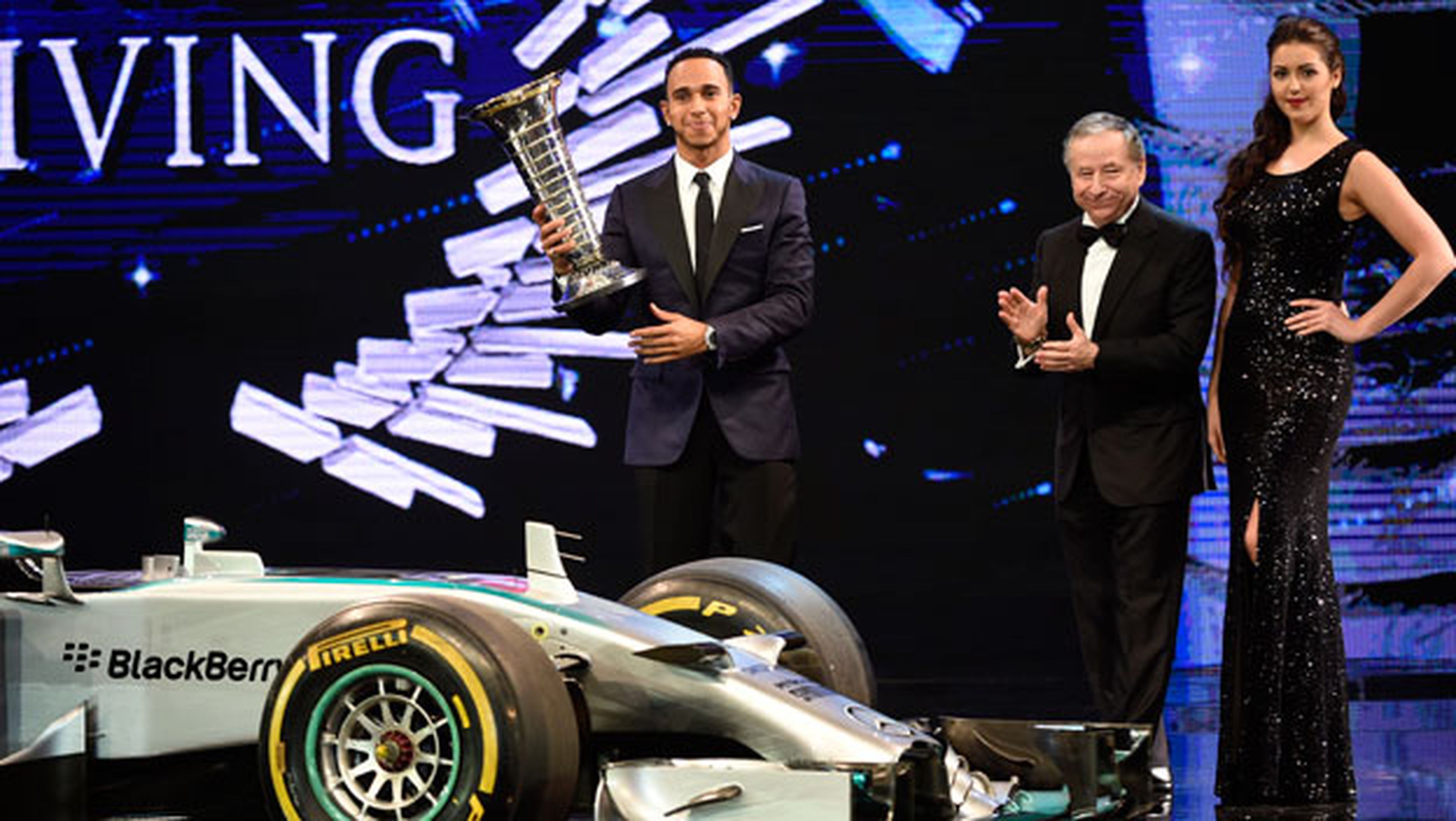 Hamilton y Mercedes reciben sus trofeos de campeones de F1