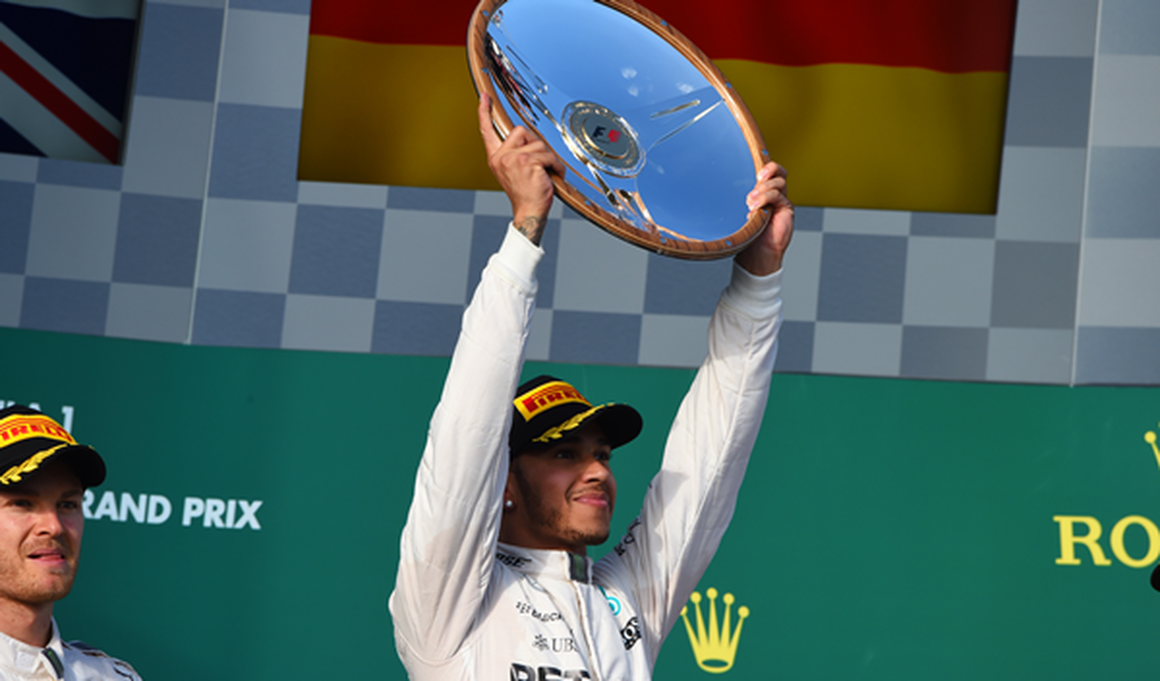 Hamilton podría renovar con Mercedes antes del GP Malasia