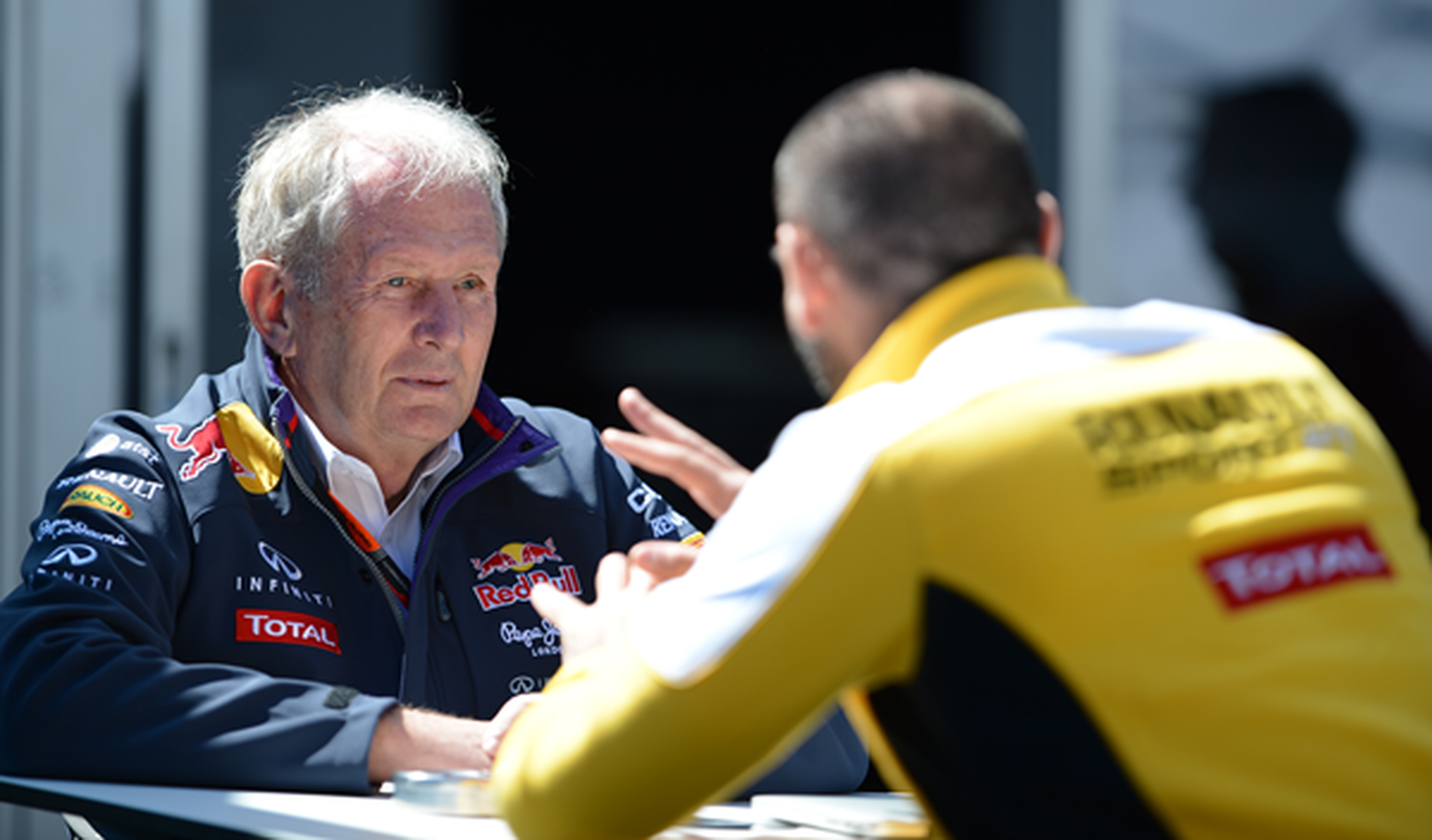 Helmut Marko, reunido con Cyril Abiteboul, de Renault