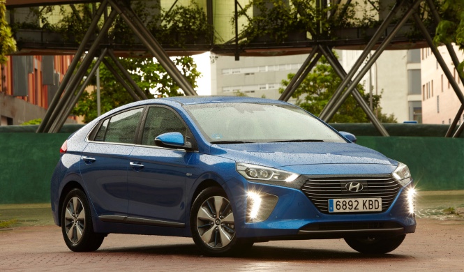 Prueba Del Hyundai Ioniq Híbrido Enchufable: Ahorrador De Peso