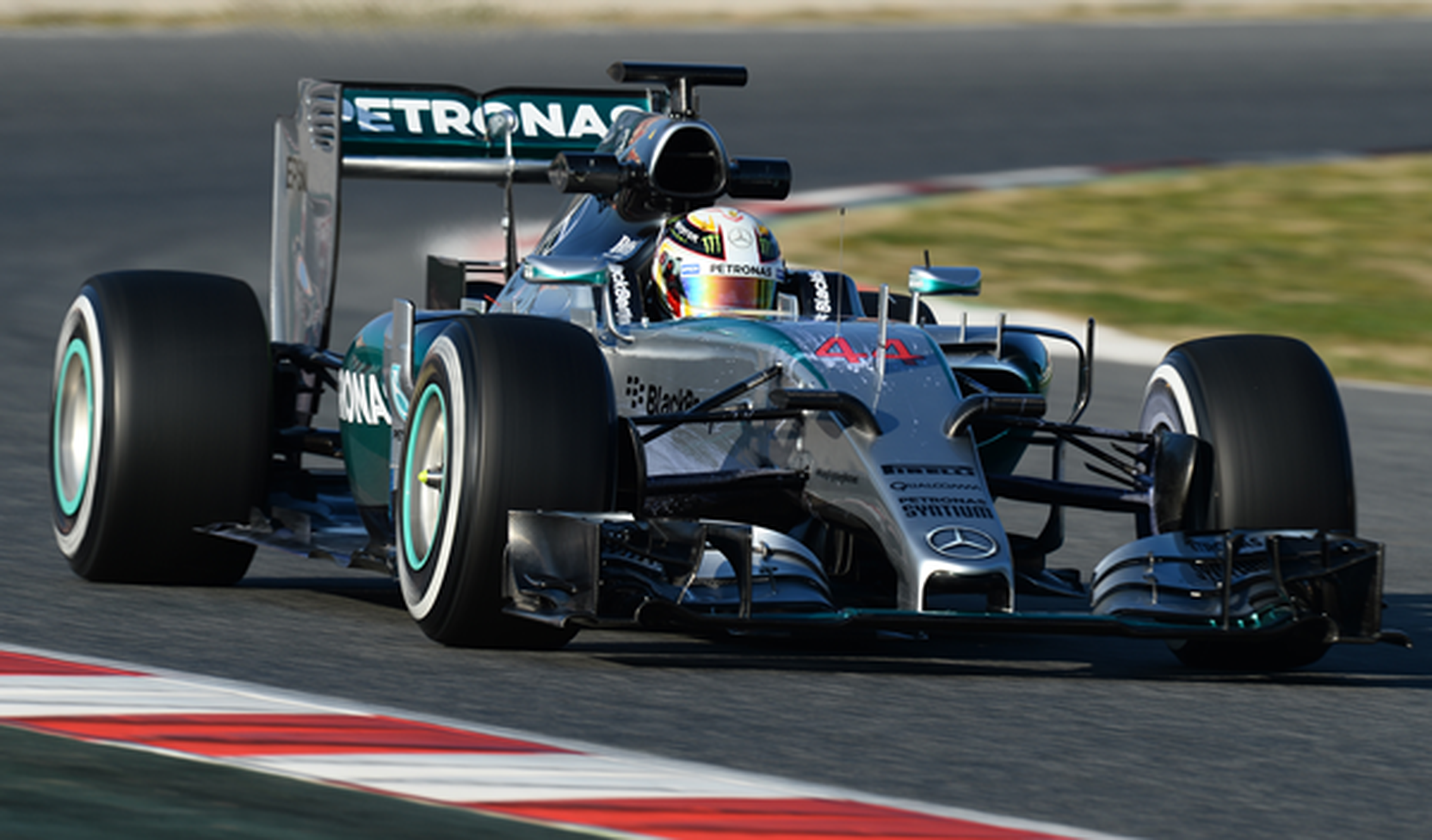 Lewis Hamilton se ha sentido indispuesto en los test de Barcelona