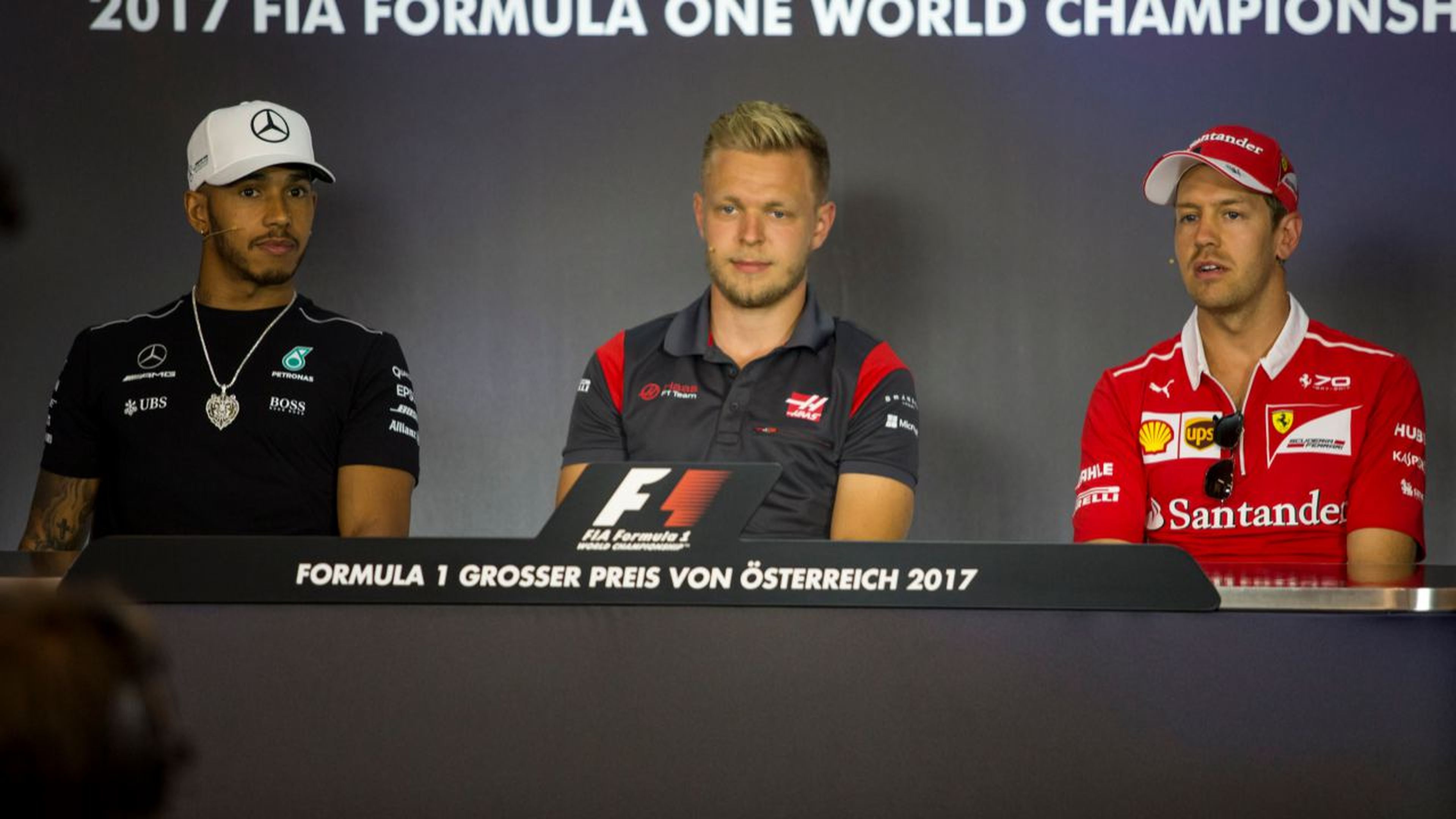 Lewis Hamilton, Kevin Magnussen y Sebastian Vettel en rueda de prensa en el GP de Austria