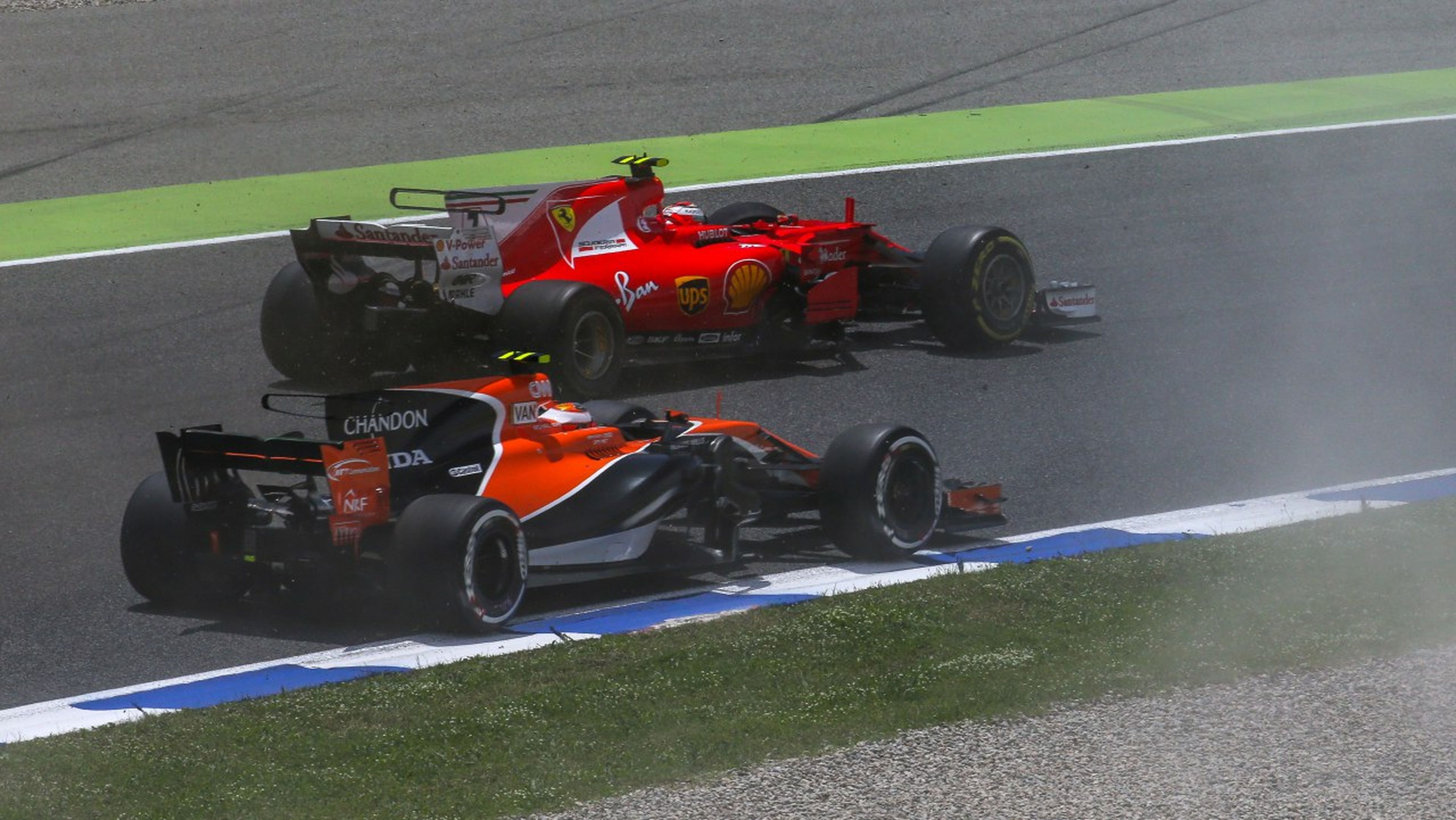 McLaren y Ferrari, durante el GP España 2017