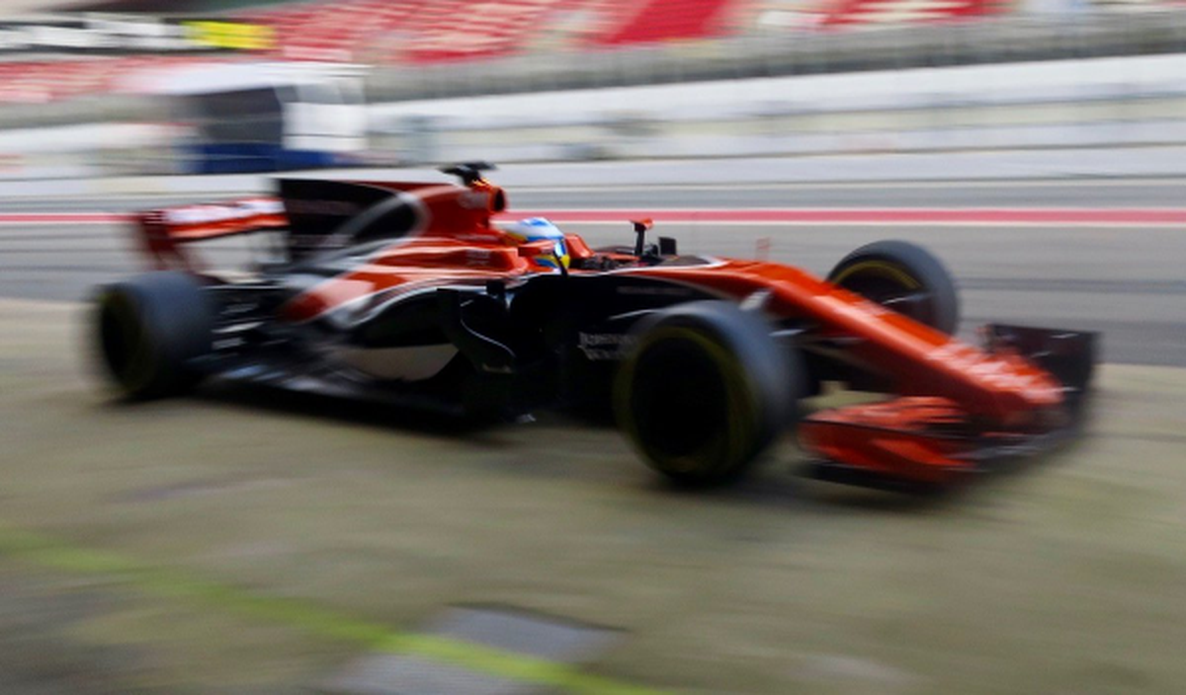 McLaren sigue entrenando a puerta cerrada