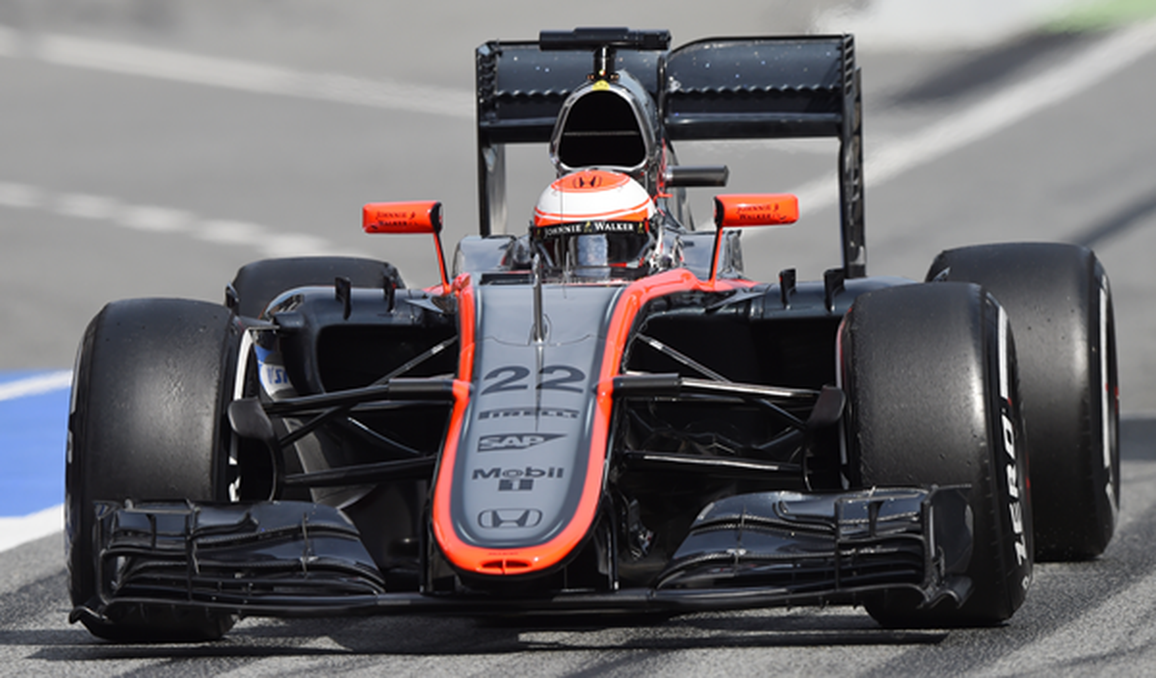 McLaren en los test de Barcelona 2015