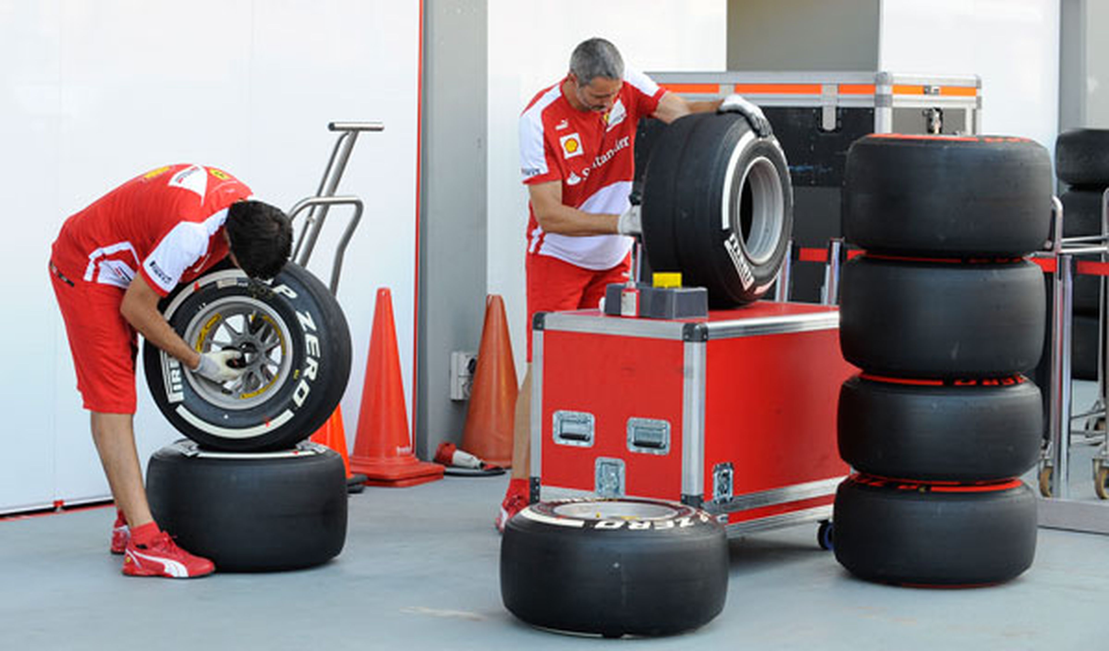 Mecanicos Ferrari - neumaticos Pirelli