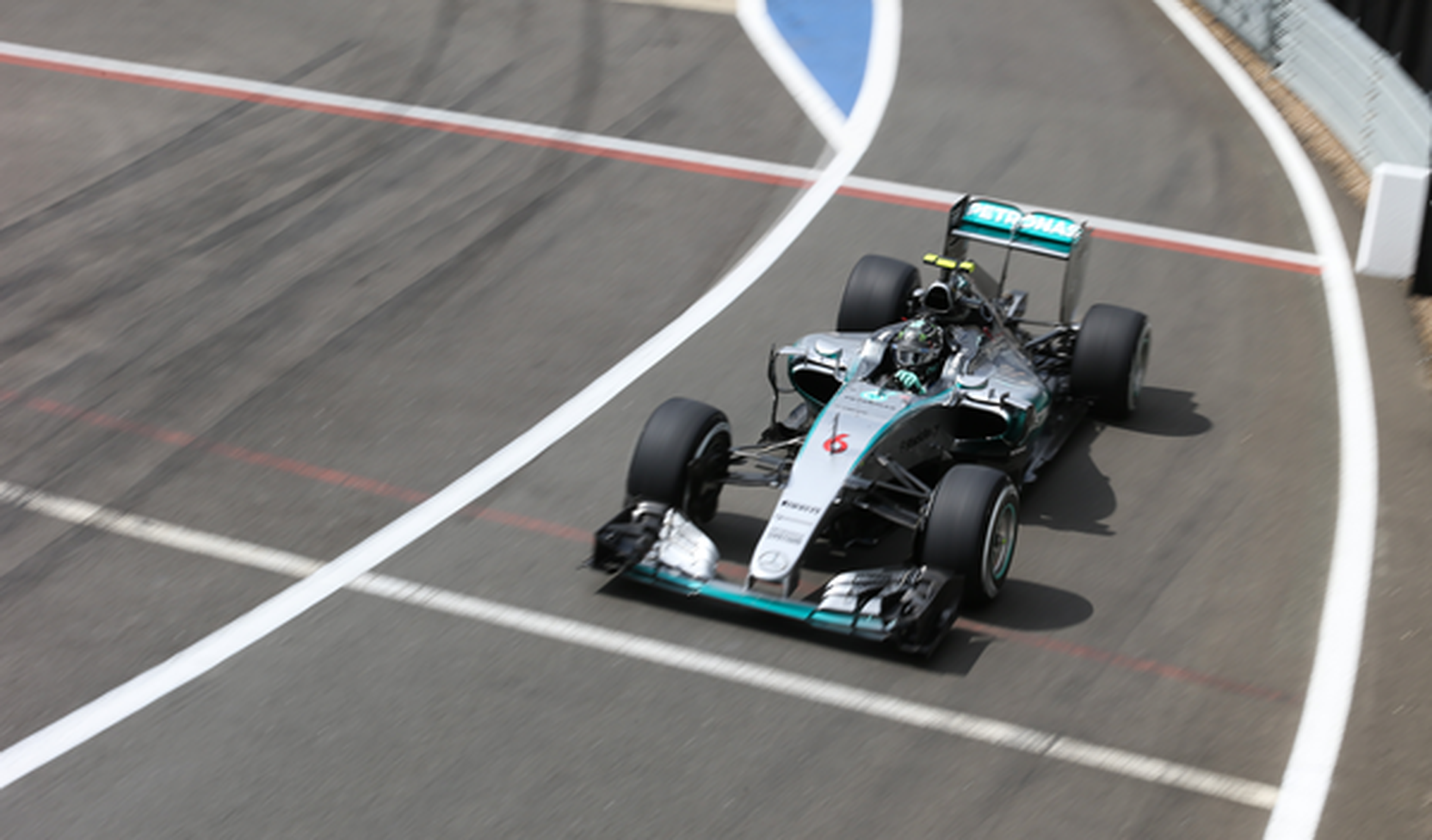 Nico Rosberg entra al pit-lane