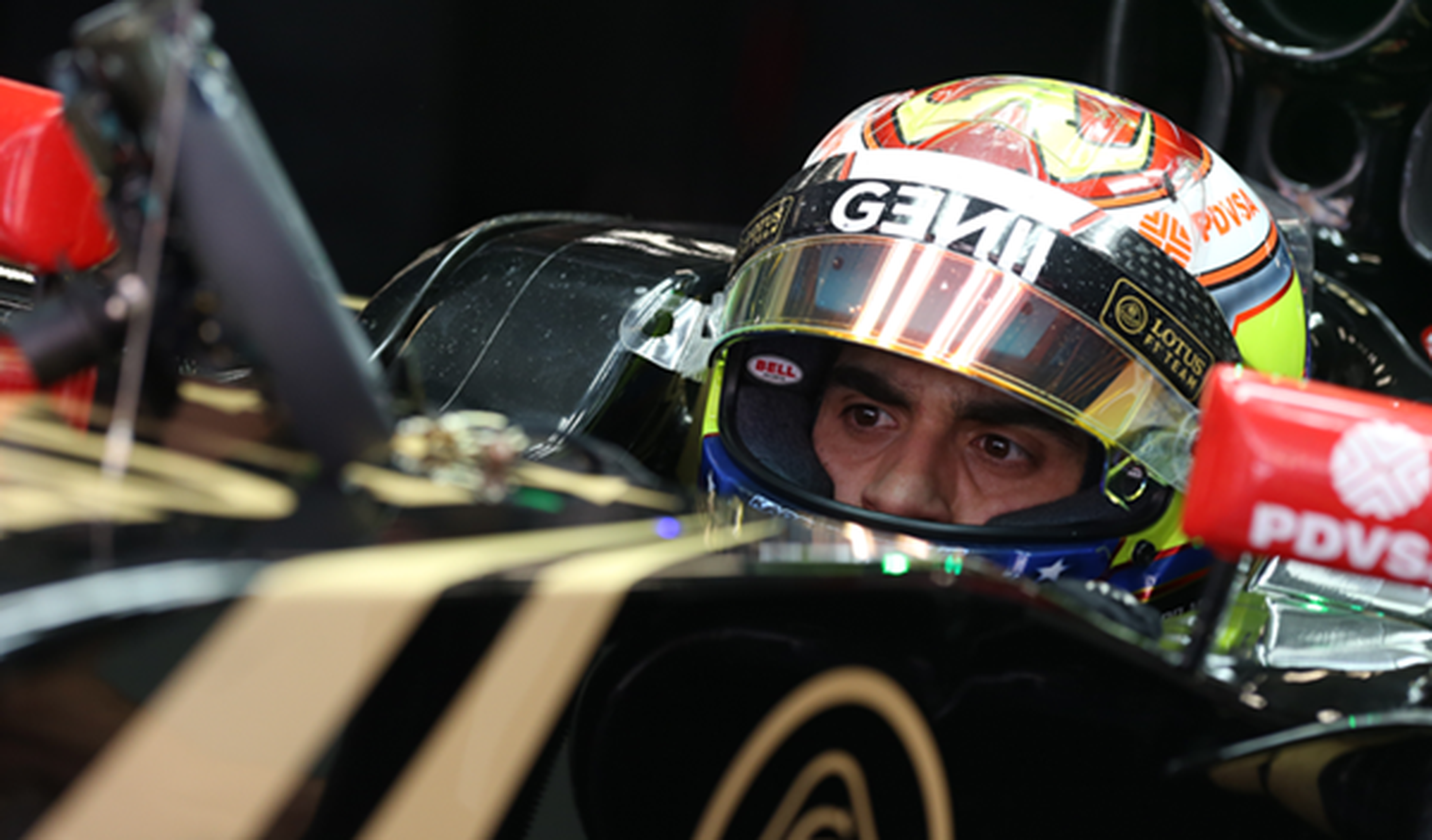 Pastor Maldonado, en el box de Lotus en China