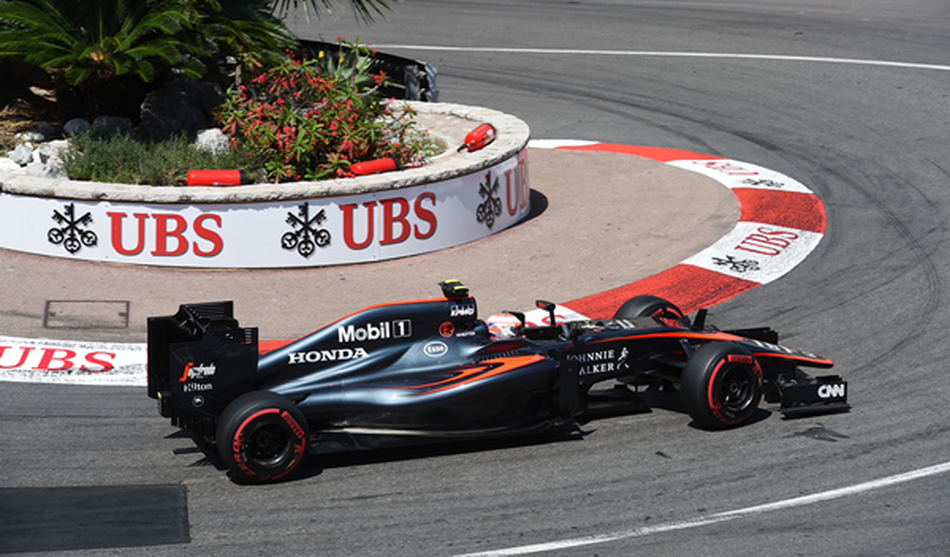 Los primeros puntos de McLaren, en el sexto GP de 2015