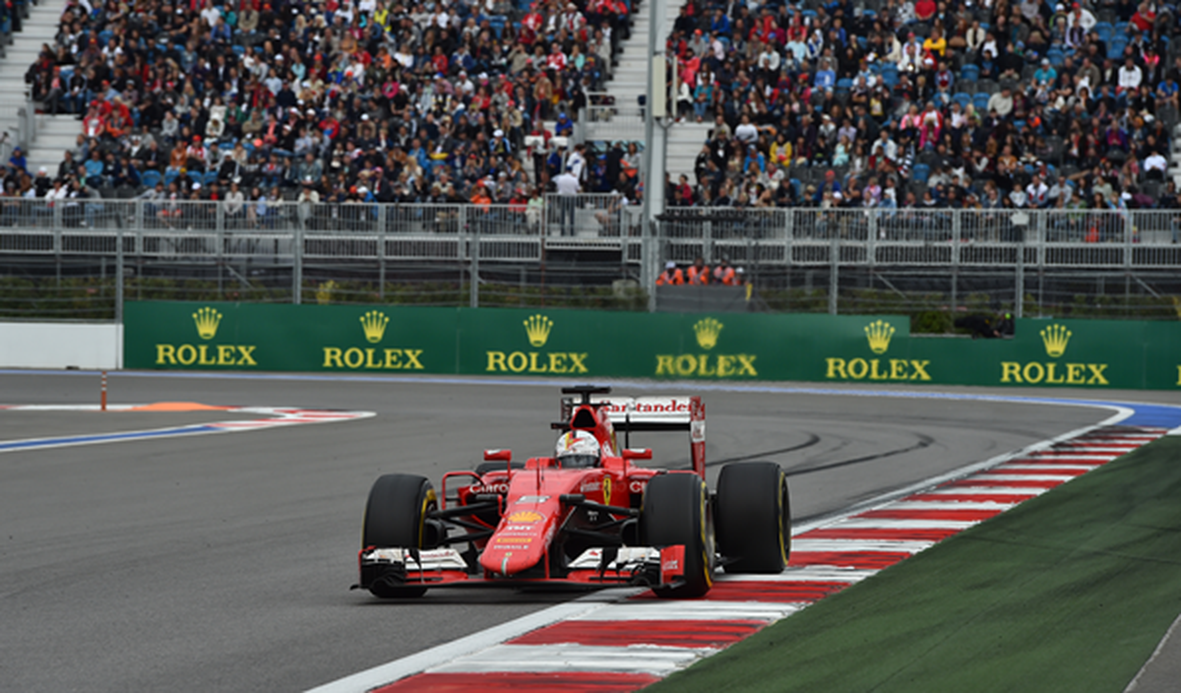 Prost cree que Ferrari intentará batir a Mercedes en 2016