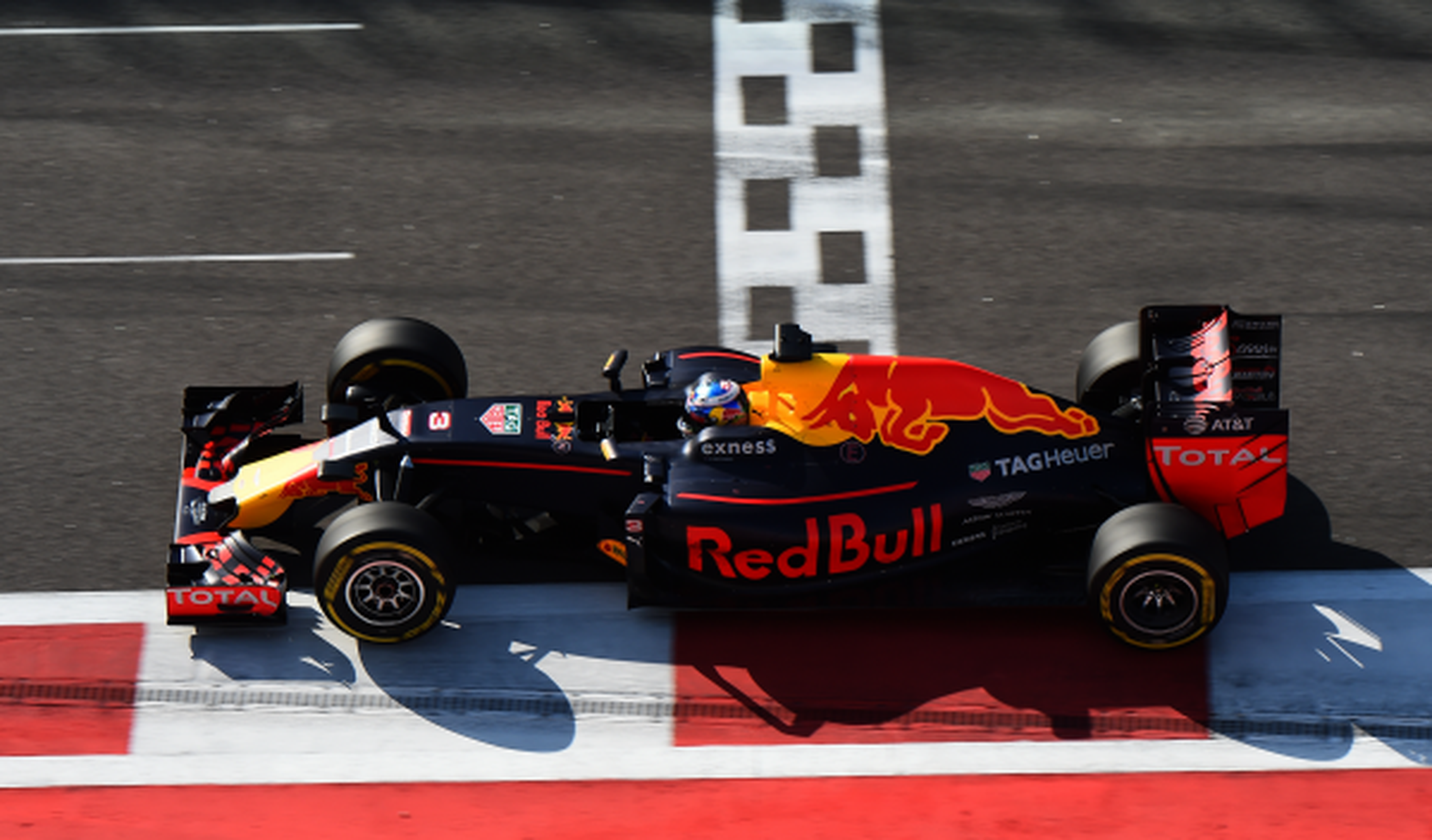 Red Bull espera luchar por victorias con mejoras de motor